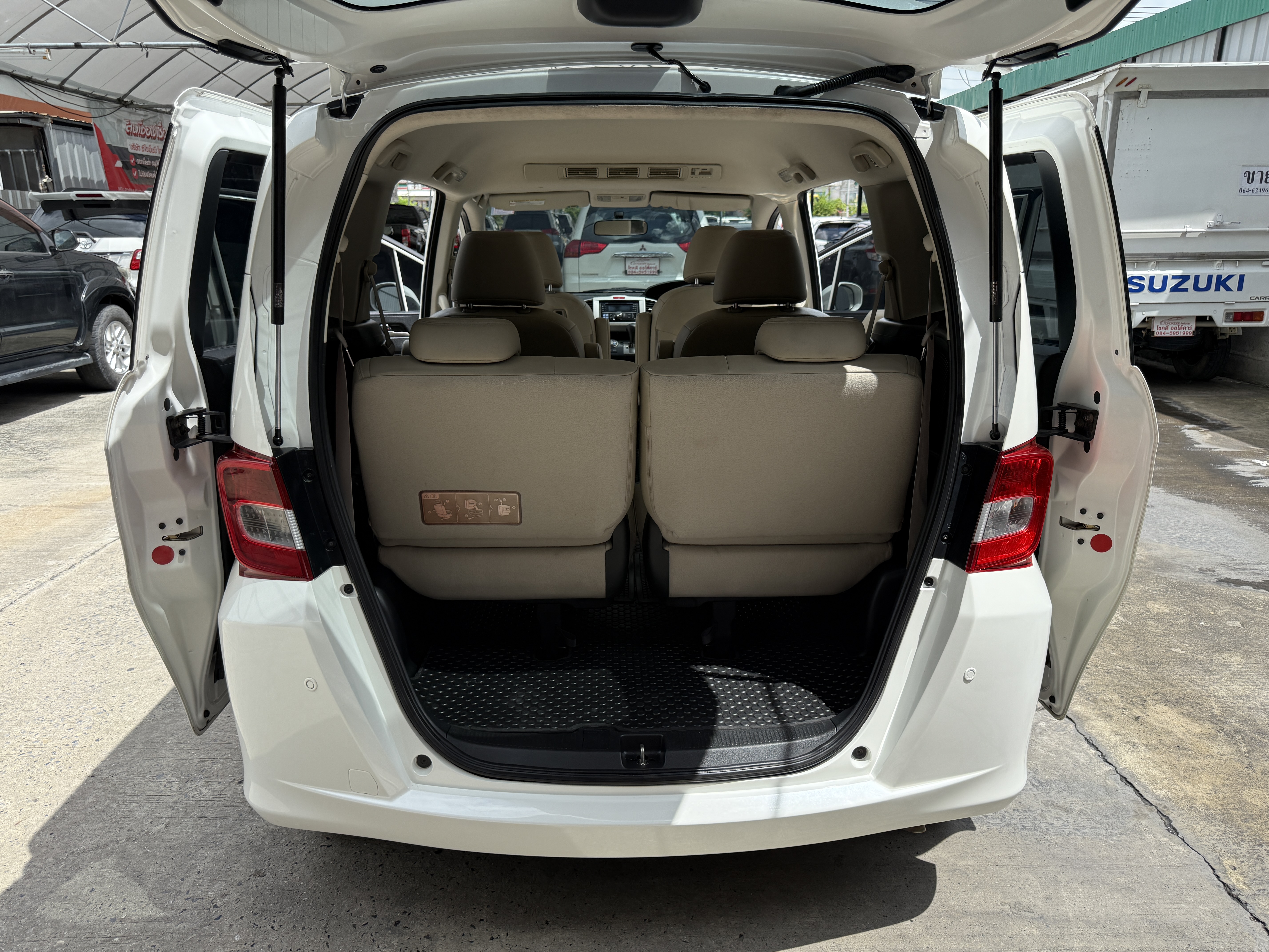 Honda Freed 1.5 E แอร์หลัง At 2015 ขาวมุก