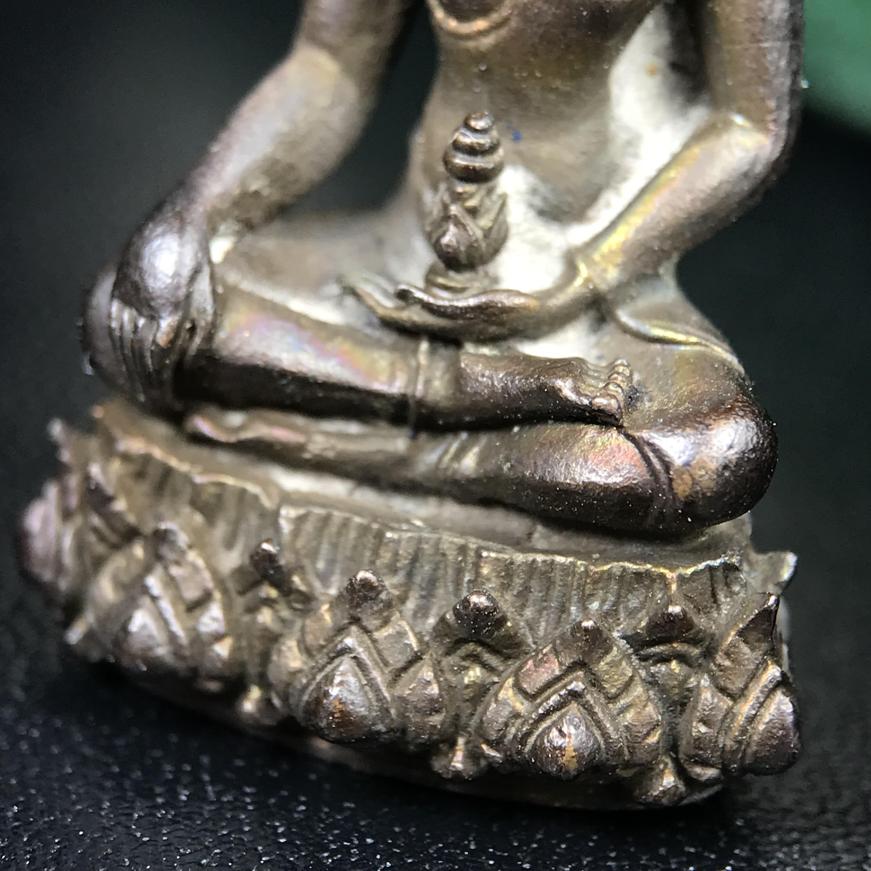 พระกริ่งวาสนา(รุ่นแรก) 80 พรรษา สมเด็จพระสังฆราช (วาสน์) วัดราชบพิธฯ ปี2521 เนื้อนวโลหะ(ตอกโค๊ตพระปิดตา) โดยมีหลวงปู่โต๊ะ วัดประดู่ฉิมพลีร่วมปลุกเสก พร้อมกล่องบรรจุเดิม(รุ่นแรก คอตั้งตรงได้สัดส่วน หายาก)