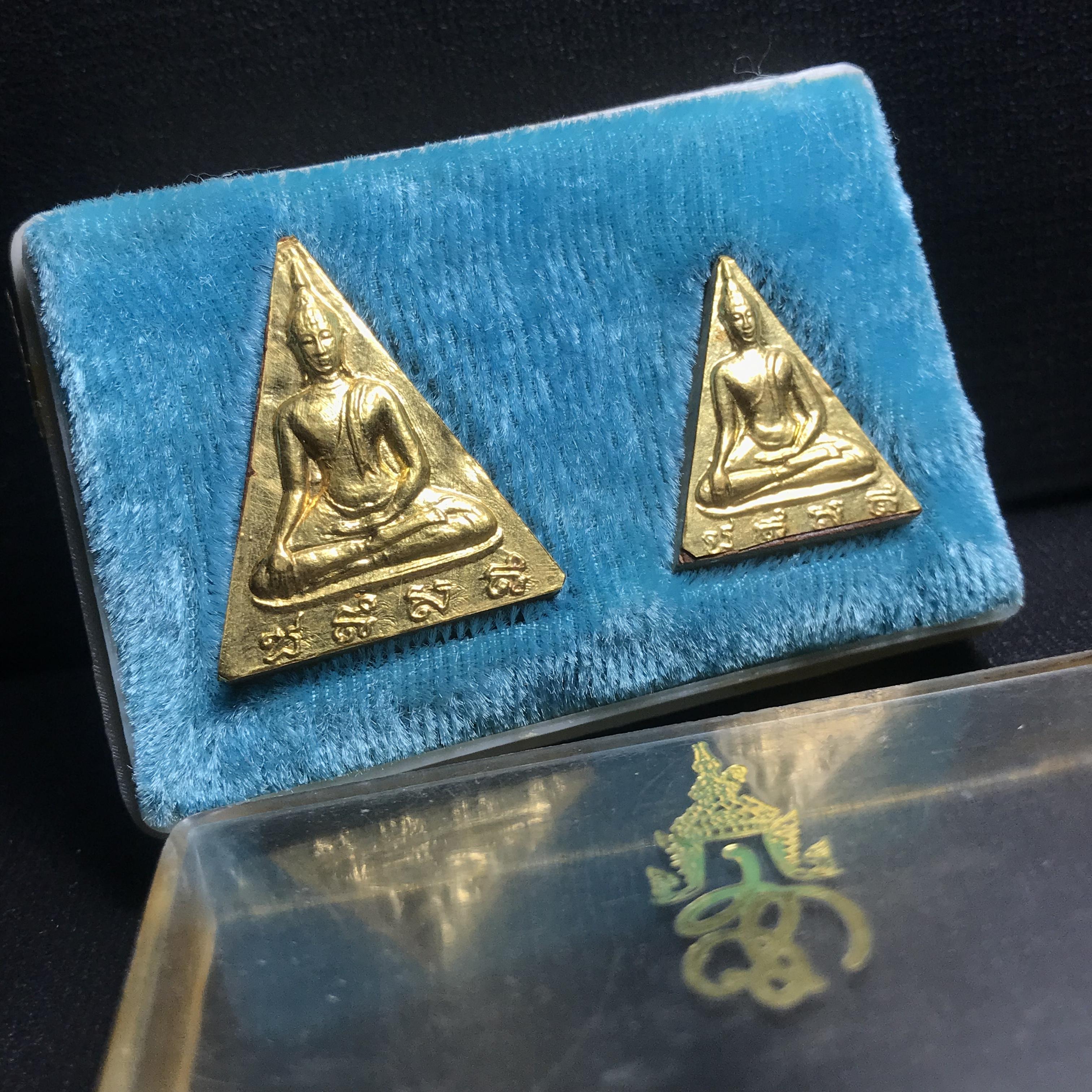 พระสมเด็จนางพญา สก. วัดบวรนิเวศวิหาร ปี2519 ชุดพิเศษกรรมการ หน้ากากทองคำ พิมพ์ใหญ่-เล็กกล่องบรรจุเดิม(ในหลวงรัชกาลที่9และสมเด็จพระราชินี เสด็จร่วมในพิธี)(พิธีใหญ่)(มวลสารดี)(พบเจอและหายากที่สุดในรุ่น)