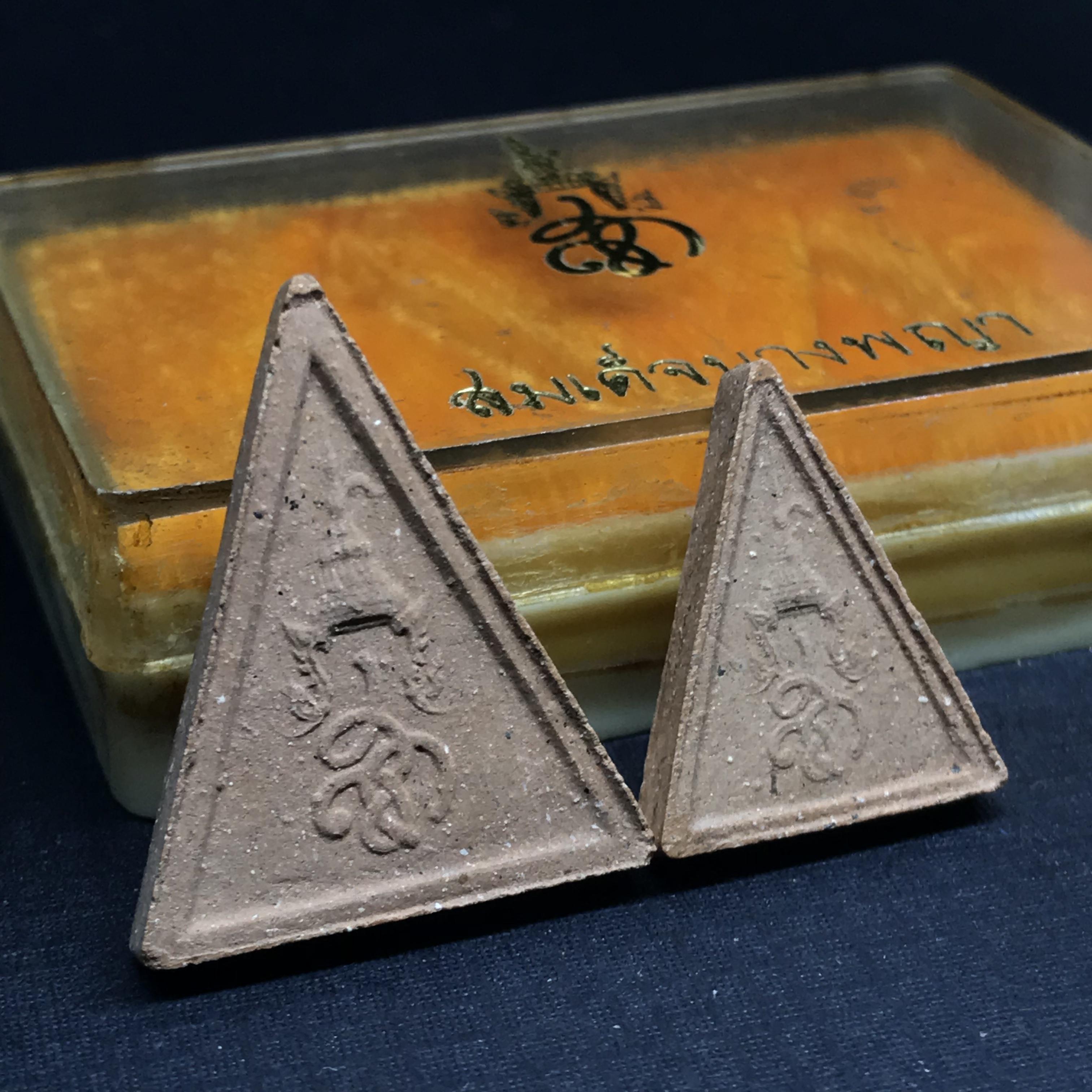 พระสมเด็จนางพญา สก ชุดพิมพ์ใหญ่-เล็ก วัดบวรนิเวศวิหาร ปี2519(ในหลวงรัชกาลที่9และสมเด็จพระราชินี เสด็จร่วมในพิธี)