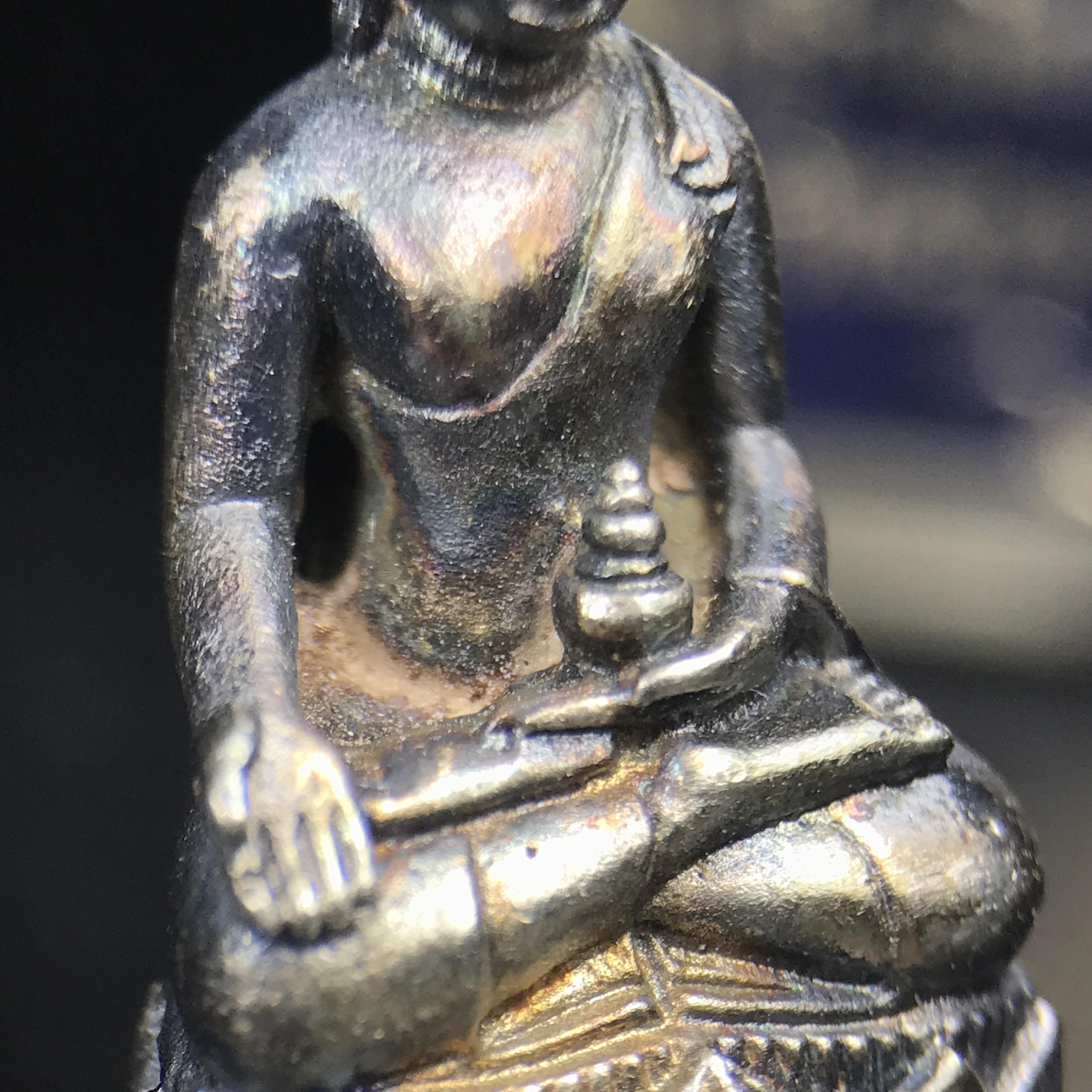 พระกริ่งไพรีพินาศ ภปร. รุ่นแรกของประเทศไทย วัดปทุมวนาราม ปี 2535 เนื้อเงิน(ผิวเดิม ผิวขึ้นรุ้งทั่วองค์ สวย งดงาม)(เข้มขลังทรงอานุภาพยิ่งใหญ่ กำราบศัตรูพ่ายสิ้น) ขนาดสูง 3 ซม. พร้อมกล่องบรรจุเดิมครบสมบูรณ์ (ในหลวงรัชกาลที่9เสด็จเททอง)(1ใน3000องค์)นิยมหายาก