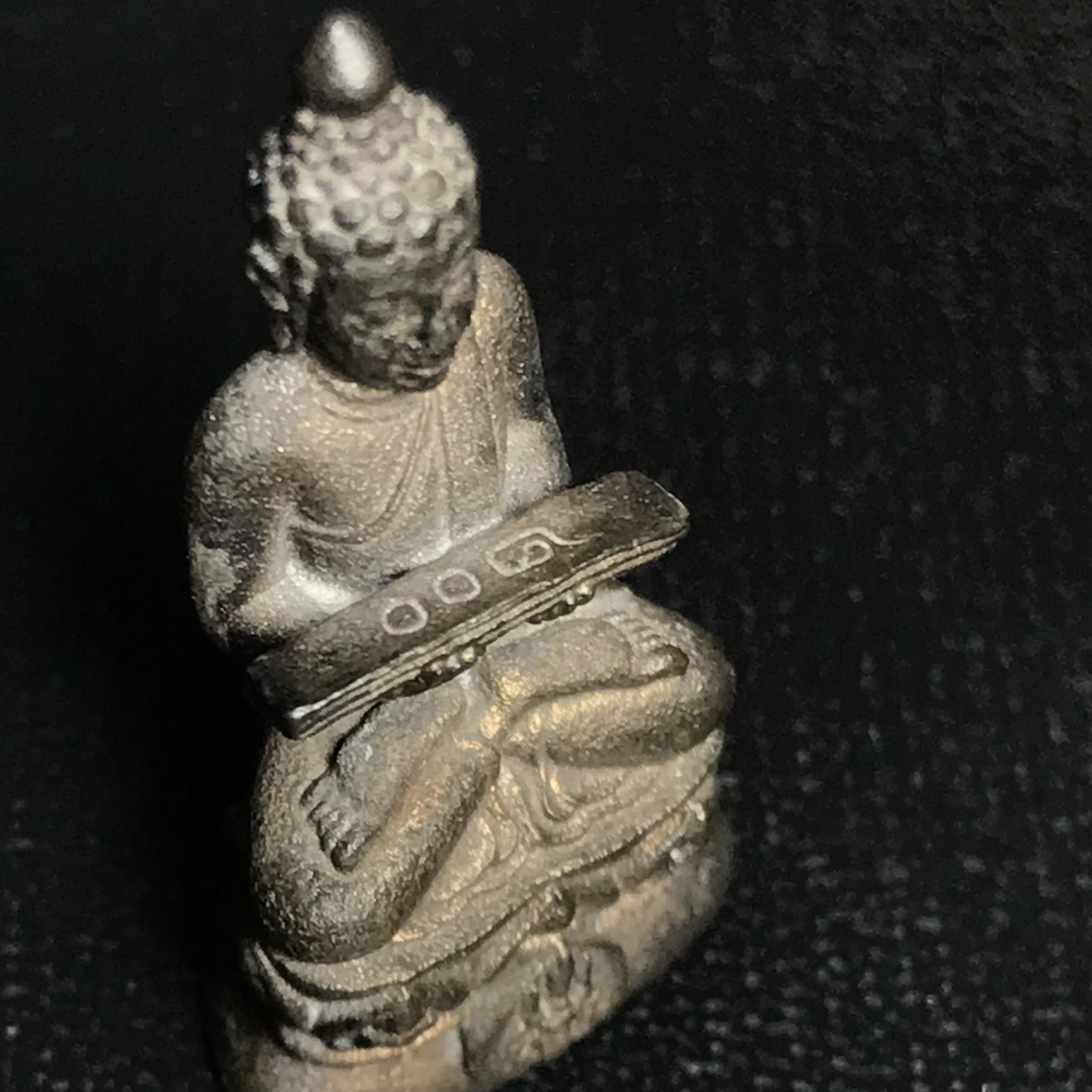 พระกริ่งปรมานุชิตชิโนรส วัดพระเชตุพนวิมลมังคลาราม(วัดโพธิ์) ปี2533 เนื้อนวโลหะ ( ในหลวงรัชกาลที่9เสด็จเททอง)