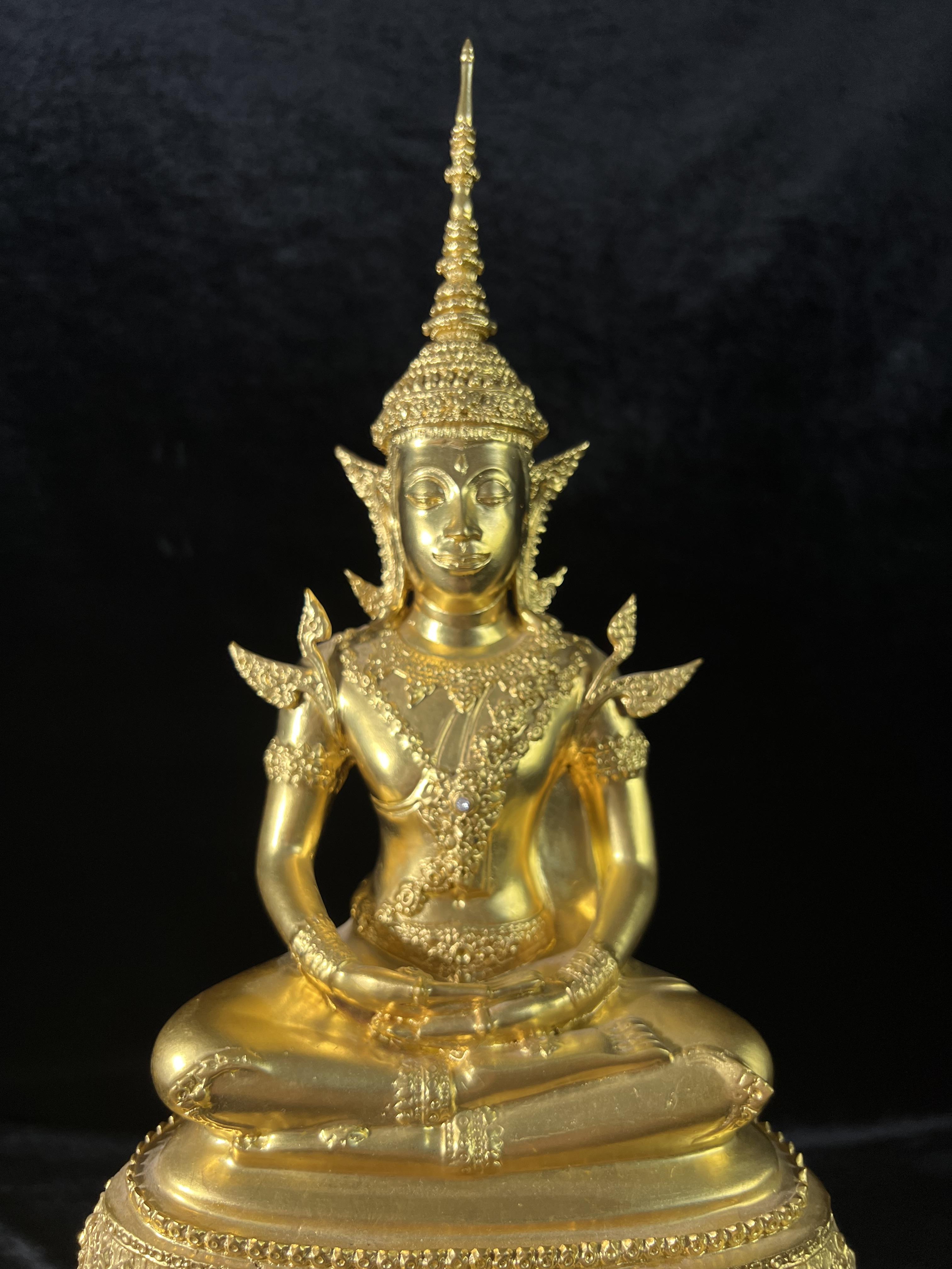 พระพุทธปฏิมาสุวรรณภูมิสิริโชค ภปร. การบินไทยจัดสร้างขึ้น เนื่องในวโรกาสมหามงคลเฉลิมพระชนมพรรษาของพระบาทสมเด็จพระเจ้าอยู่หัวรัชกาลที่ 9 ครบ 80 พรรษา ขนาดหน้าตัก 5 นิ้ว สูง 16 นิ้ว ปิดทองสวิส 99.9 เปอร์เซนต์ (พิธีใหญ่ พุทธศิลป์งดงาม หายาก)องค์หมายเลข ๙๗๘