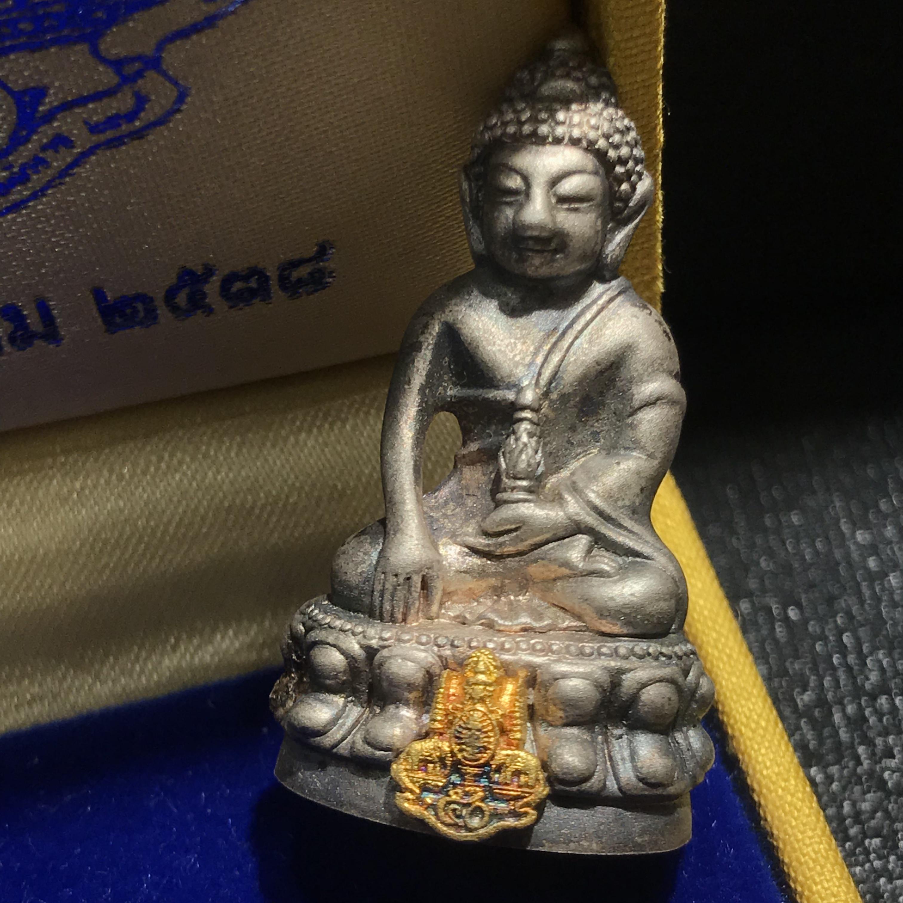 พระกริ่งสมเด็จญาณ โค๊ตช้าง เนื้อเงินบริสุทธิ์ 92.5% ตรากาญจนาภิเษกทองคำแท้ แจกวันเกิด 3 ตุลาคม 2538(หายาก)