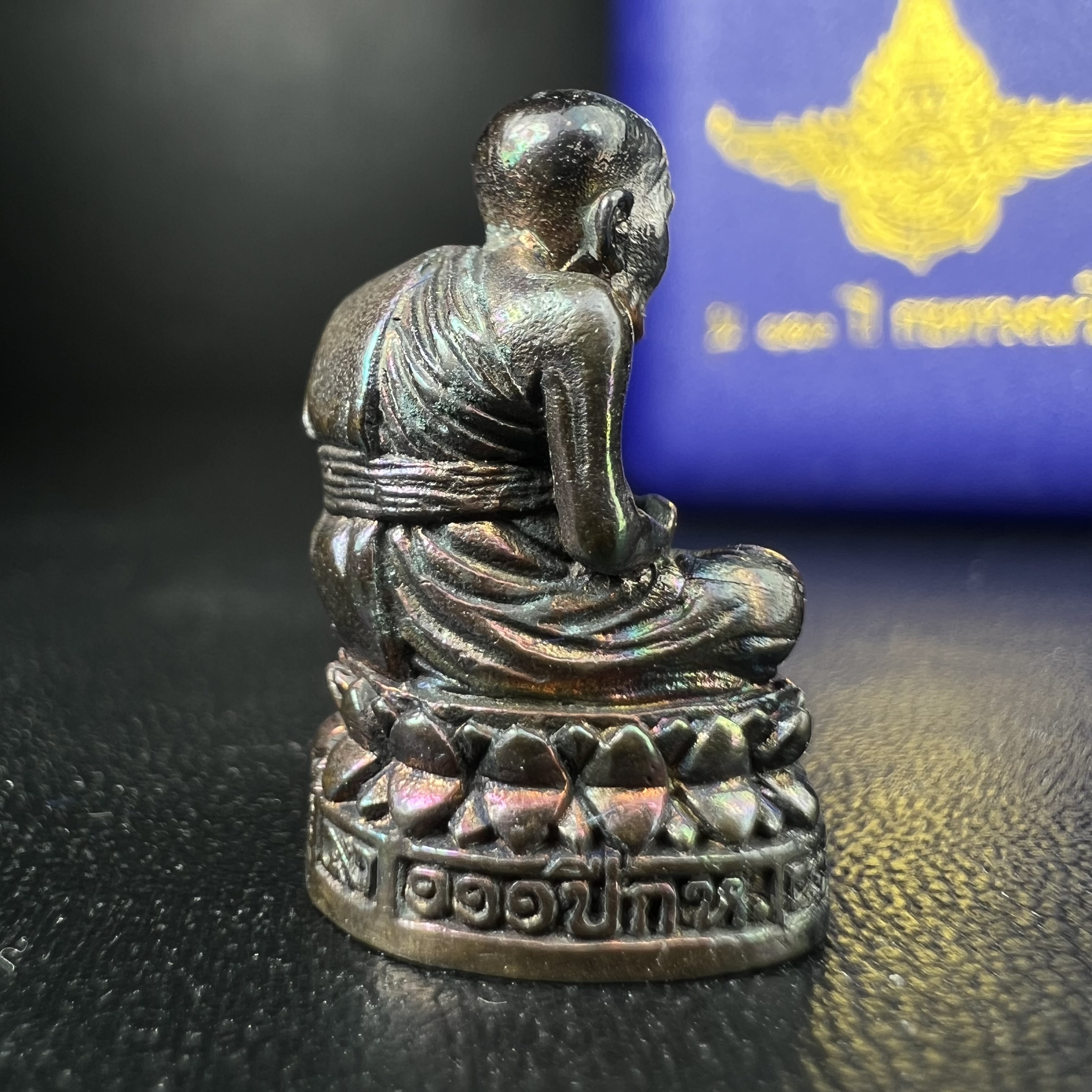 รูปเหมือนหล่อลอยองค์หลวงปู่ทวด รุ่น 111ปี กระทรวงกลาโหม เนื้อนวโลหะรมดำ-ปัดเงา ปี2540 พิธีใหญ่ เข้มขลัง นิยม พร้อมกล่องบรรจุเดิม(คัดสภาพสวยผิวเทพๆผิวรุ้งๆ)ทั้งพิธีทั้งพุทธศิลป์ทรงคุณค่าอีกหนึ่งรุ่นยอดนิยม