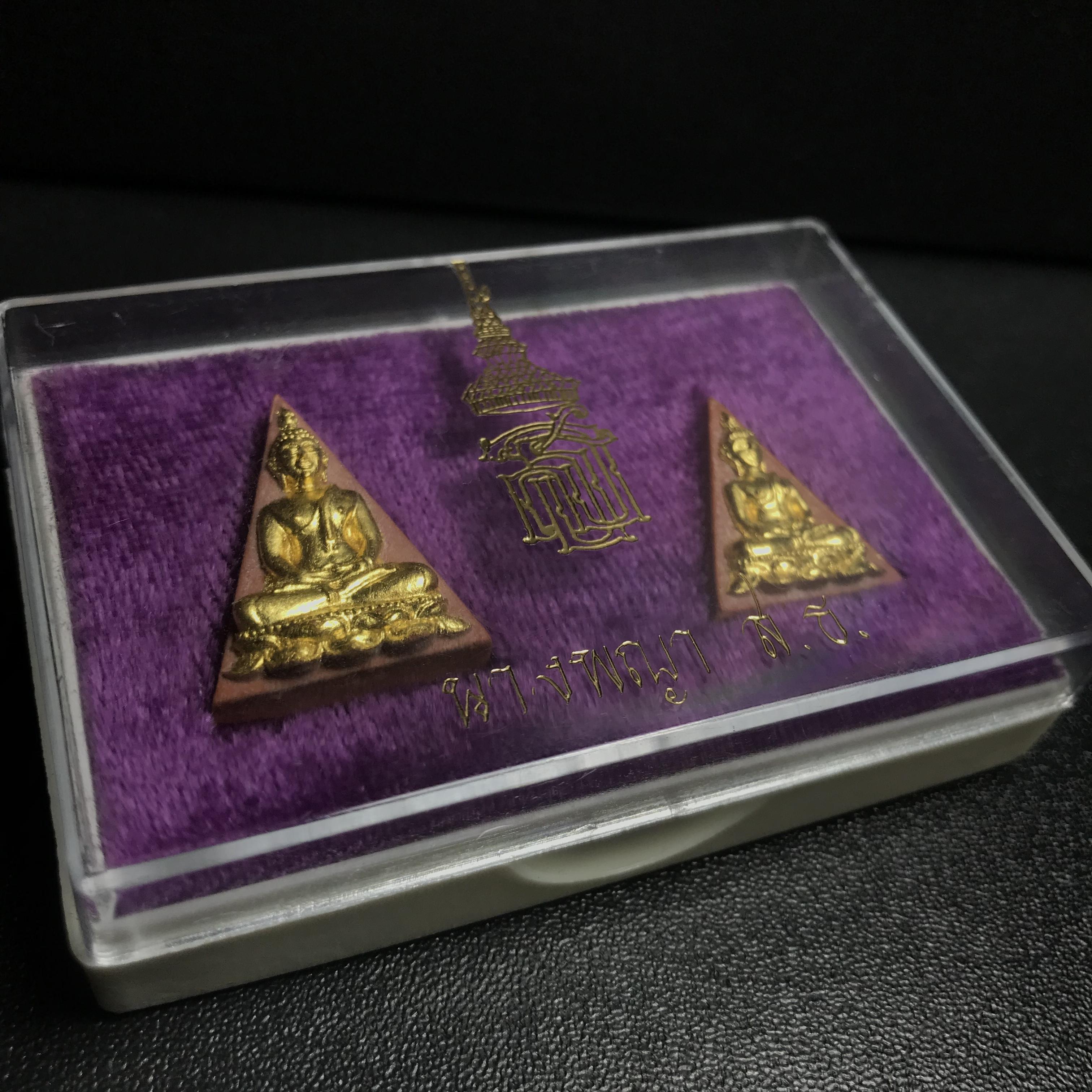 สมเด็จนางพญา ส.ธ. พิมพ์ใหญ่ + พิมพ์เล็ก ครบชุด ปิดทองเดิมจากวัด พ.ศ.2530 พระดี พิธีใหญ่ พร้อมกล่องเดิมจากวัด ประกอบพิธีพุทธาภิเษกพร้อมกับพิธีพระกริ่งปวเรศ ปี2530 วัดบวรนิเวศและวัดพระแก้ว