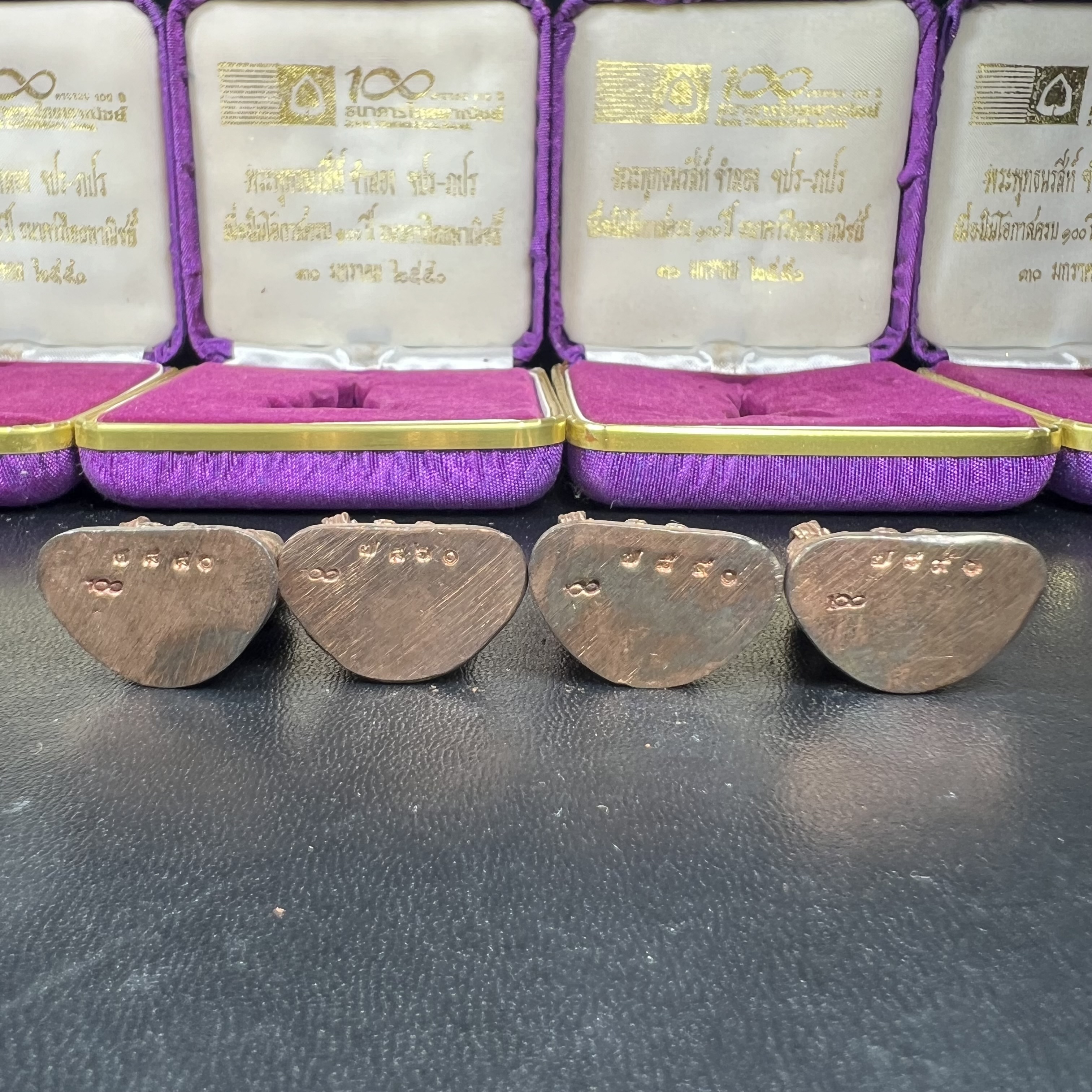 พระกริ่งพระพุทธนรสีห์ จปร.+ภปร. ครบรอบ 100 ปี ธนาคารไทยพาณิชย์ เนื้อนวโลหะ ปี 2550 สมเด็จพระเทพรัตนราชสุดาฯ เสด็จเป็นองค์ประธานในพิธีเททอง(พุทธศิลป์งดงาม)ด้านหน้าฐานประดับด้วยตราสัญลักษณ์พระปรมาภิไธยย่อ "จปร" และ "ภปร" เคียงคู่กันเป็นค