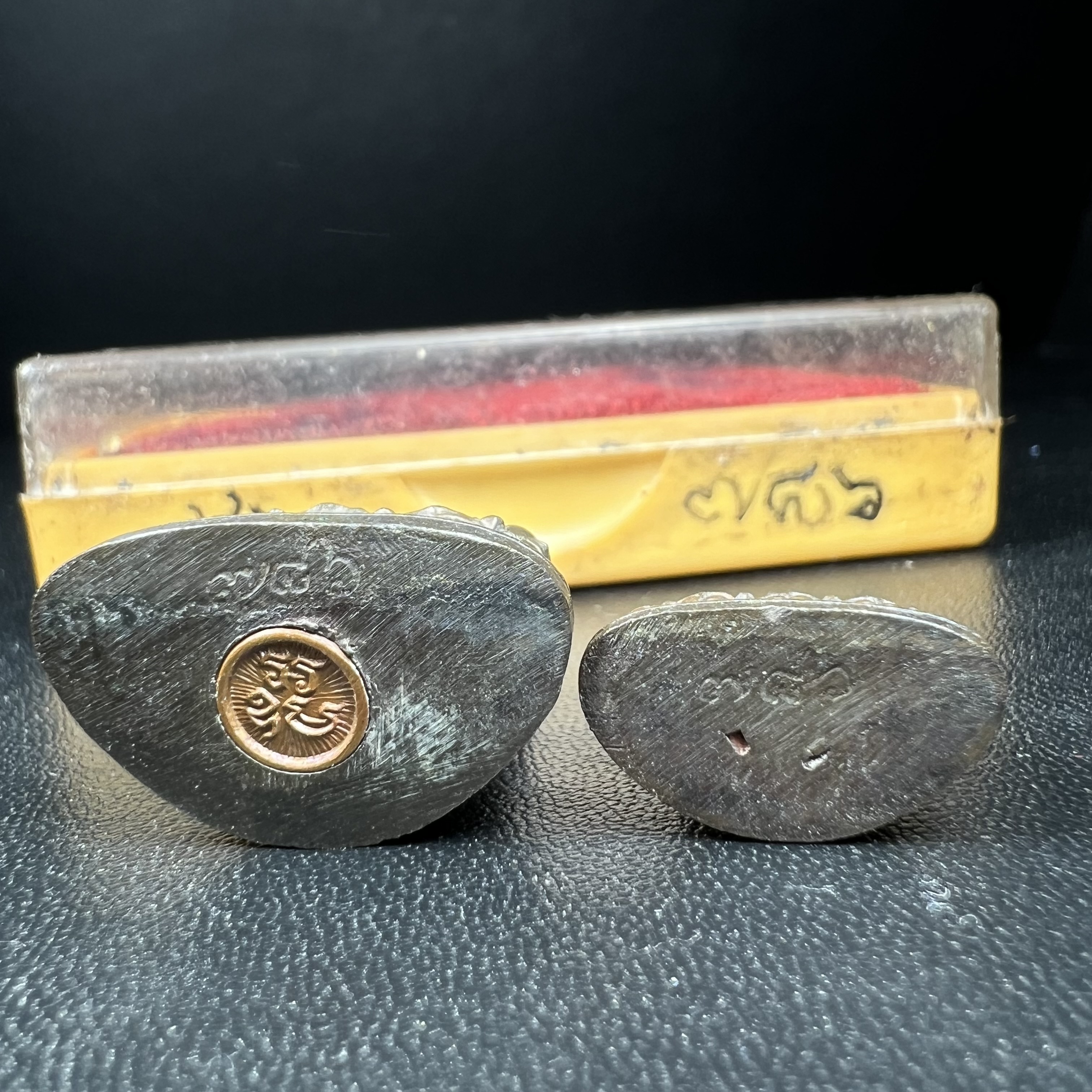 พระกริ่ง-พระชัยวัฒน์อธิบดี ปี2525 ของดีอัยการ (มีไว้บูชาเลื่อนยศเลื่อนตำแหน่งทุกท่าน)(1ใน 2525 ชุด)****ชุดหมายเลข ๗๘๖ ****มียศ มีบารมี สมกับความหมายของนาม พระกริ่งอธิบดี “พระกริ่งผู้เป็นใหญ่ในหมู่พระกริ่งทั้งหลาย”