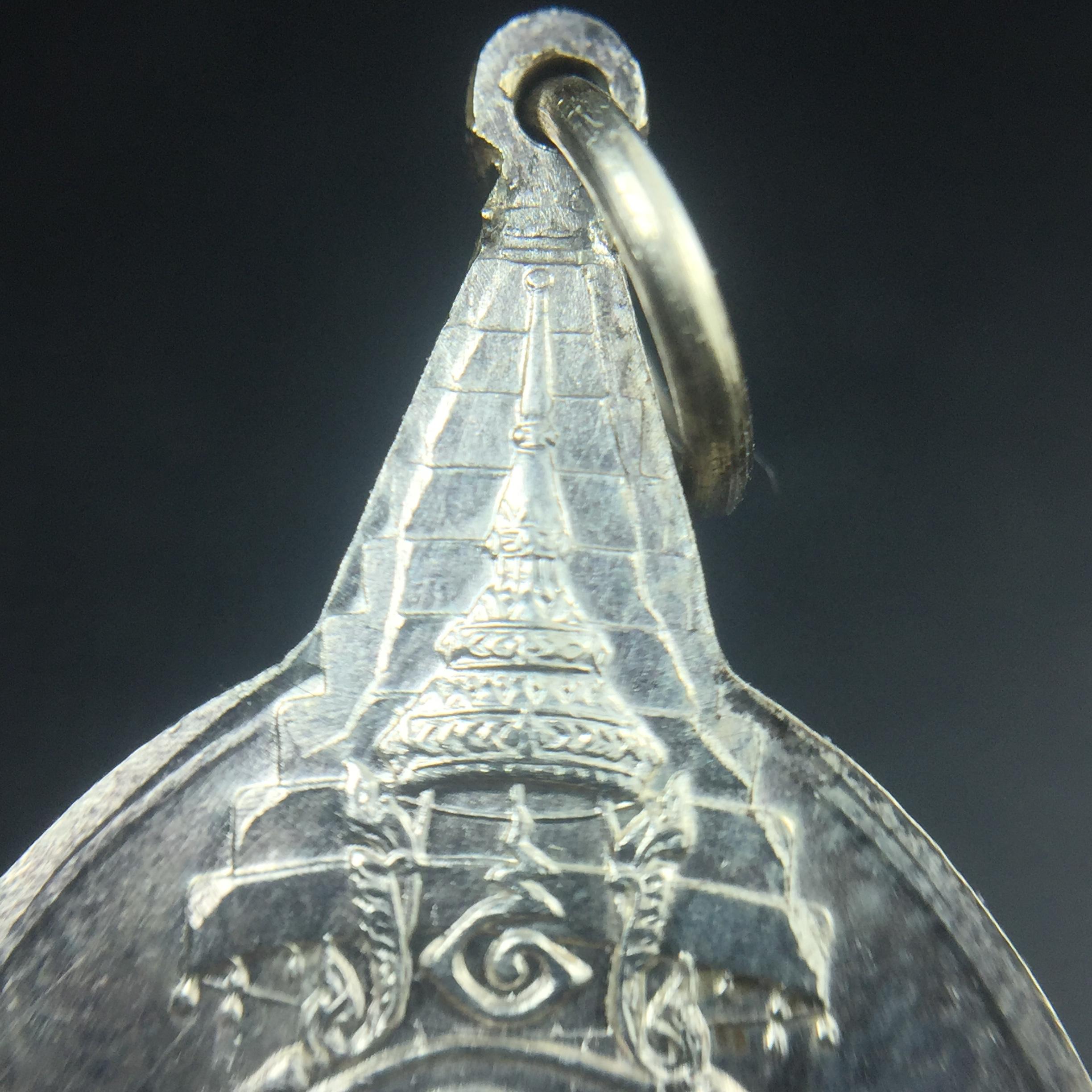 เหรียญพระชัยหลังช้าง ภปร. ครบ 5 รอบ ในหลวงรัชกาลที่9 พ.ศ.2530 เนื้อเงินพิมพ์เล็ก(หนัก 2 สลึง(7.6กรัม))หายาก สภาพสวยเดิมพร้อมซองเดิมกองกษาปณ์(พิธีใหญ่ รุ่นยอดมนิยม)