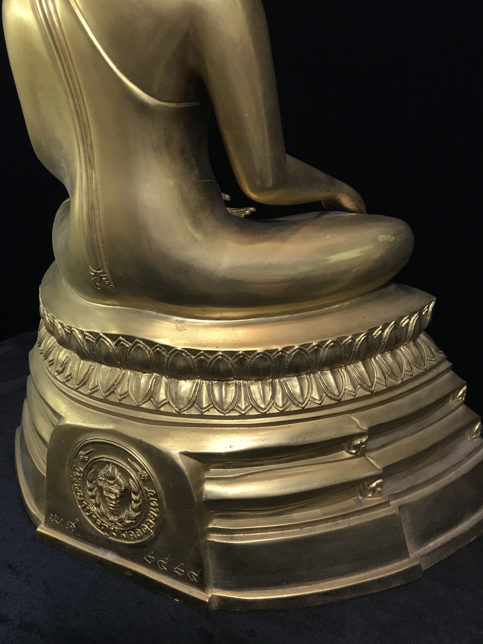 พระบูชาพระพุทธศิรมงคล ภปร. วัตถุมงคลคุ้มเกล้า ปี2524 ของมูลนิธิคุ้มเกล้า โรงพยาบาลภูมิพลจัดสร้าง ขนาดหน้าตัก 9 นิ้ว(ในหลวงทรงจุดไฟพระฤกษ์และเททอง)(พบเจอและหายากมาก)