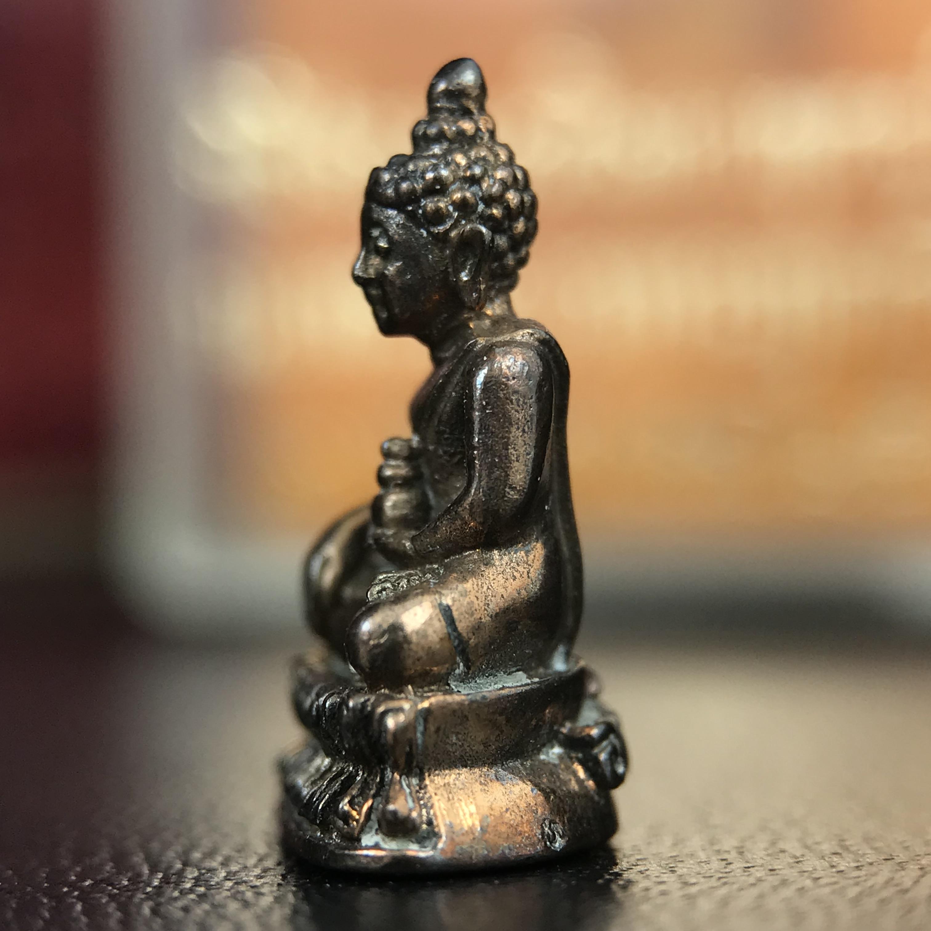 พระกริ่งนเรศวรพระองค์ดำ + พระชัยวัฒน์พระองค์ดำ อนุสรณ์ 100 ปี พิษณุโลกพิทยาคม (โรงเรียนชาย) พิธีจักรพรรดิมหาพุทธาภิเษก ปี 2542 เนื้อนวโลหะ(เต็มสูตรแก่ทองคำ) พิธีใหญ่มวลสารดีเกจิอาจารย์ยอดนิยมร่วมปลุกเสก*** ตอกโค้ดและหมายเลข*** 1 ใน 4999 องค์ ยอดนิยมหายาก