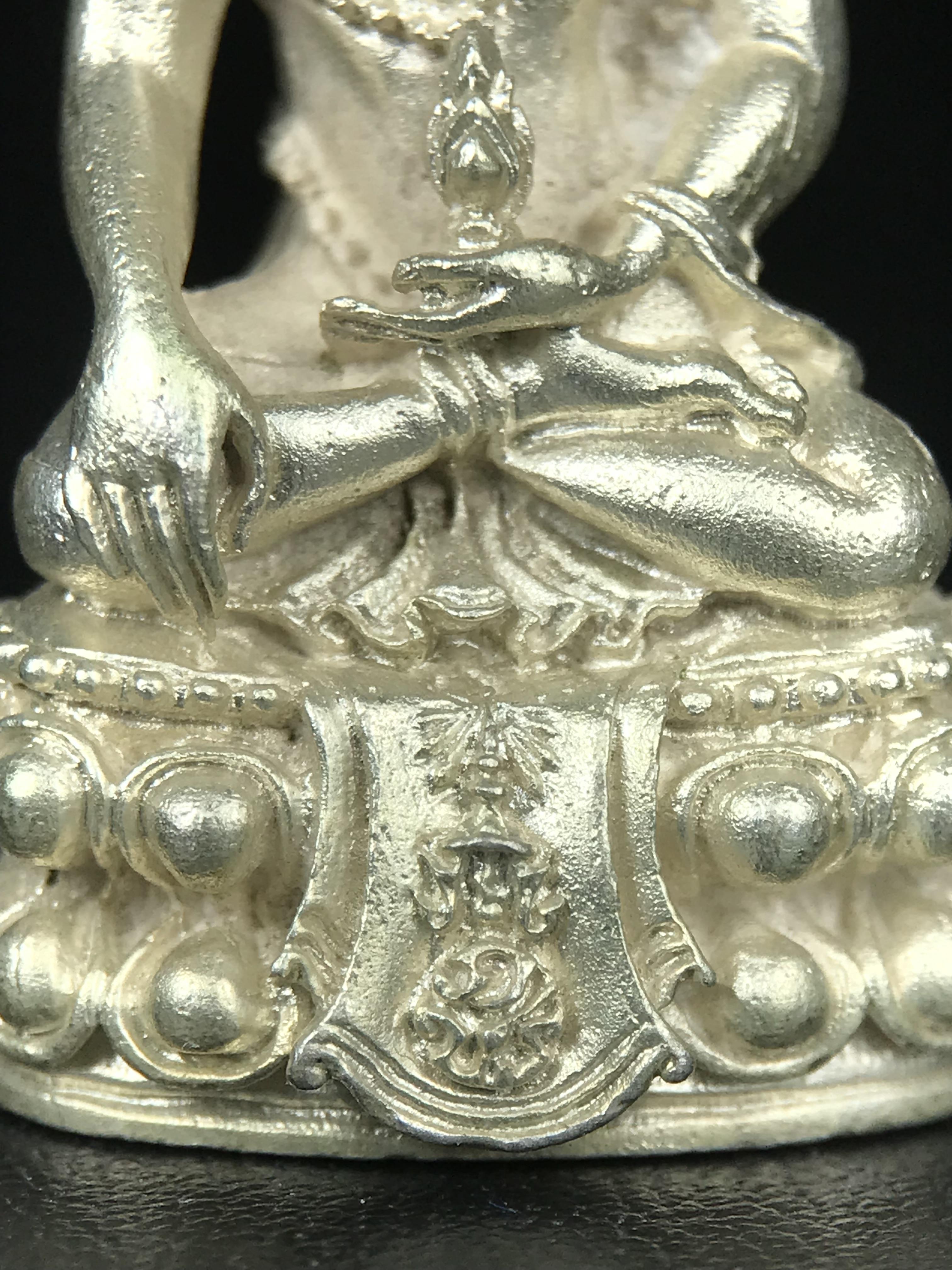 พระกริ่งศิรากาศ ภปร.(พระกริ่งคุ้มเกล้า)วัตถุมงคล"คุ้มเกล้าฯ" มูลนิธิ “คุ้มเกล้า” ในพระบรมราชูปถัมภ์ จัดสร้าง โรงพยาบาลภูมิพล เนื้อเงิน(พิมพ์หน้าไทย)(สภาพผิวขึ้นน้ำทองทั่วองค์สวยมากมาก!!)(ในหลวงรัชกาลที่9เสด็จเททอง)(พิธีใหญ่)(นิยม)