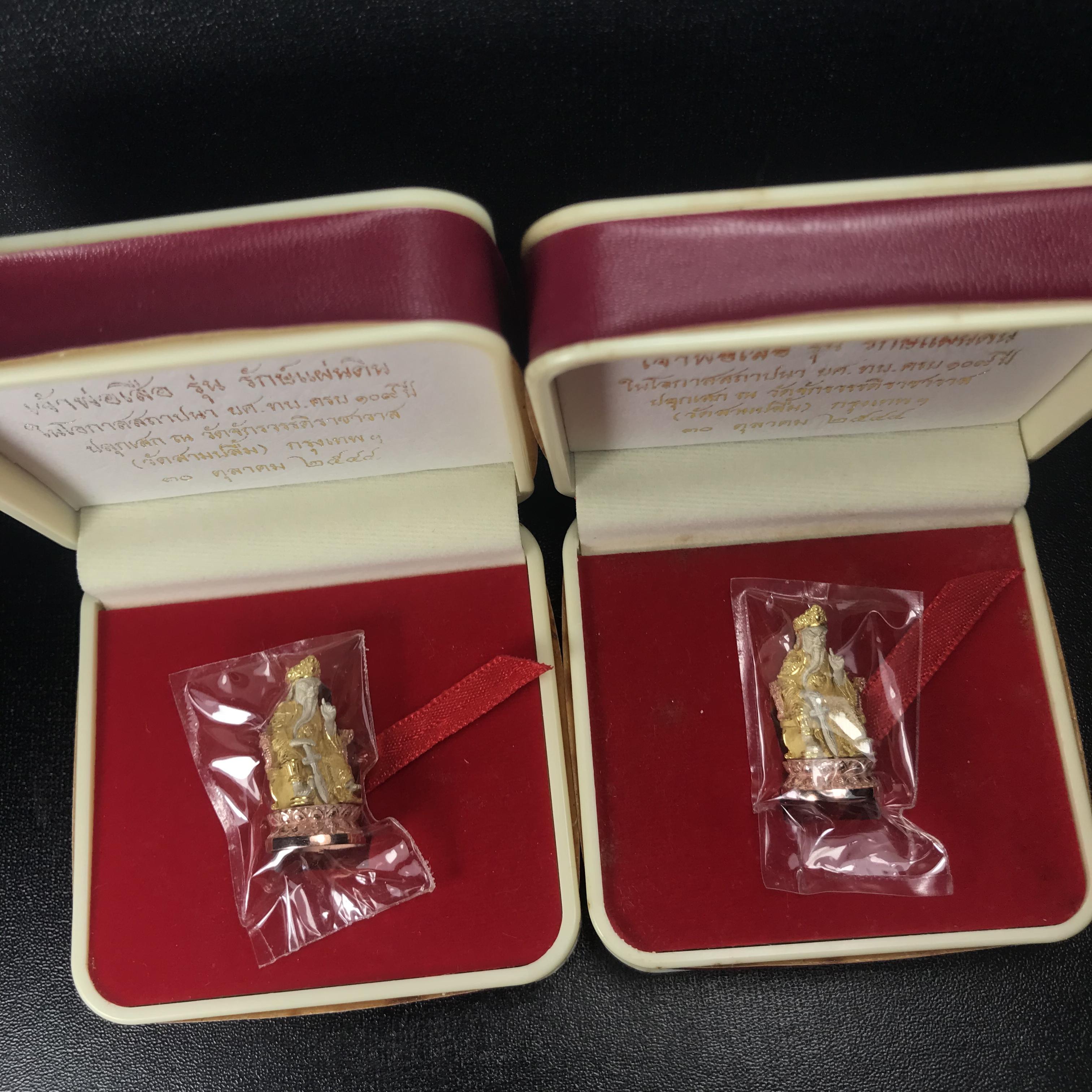 เจ้าพ่อเสือนั่งบัลลังค์ (ตั่วเหล่าเอี๊ย) เนื้อเงินสามกษัตริย์ ลอยองค์ (พิมพ์ใหญ่) รุ่น รักษ์แผ่นดิน ปี 2544 งานแพรนด้าจิวเวลรี่ สวย งดงาม (เทพศักดิ์สิทธิ์ที่คอยปกป้องอภิบาล และปราบปรามศัตรู)