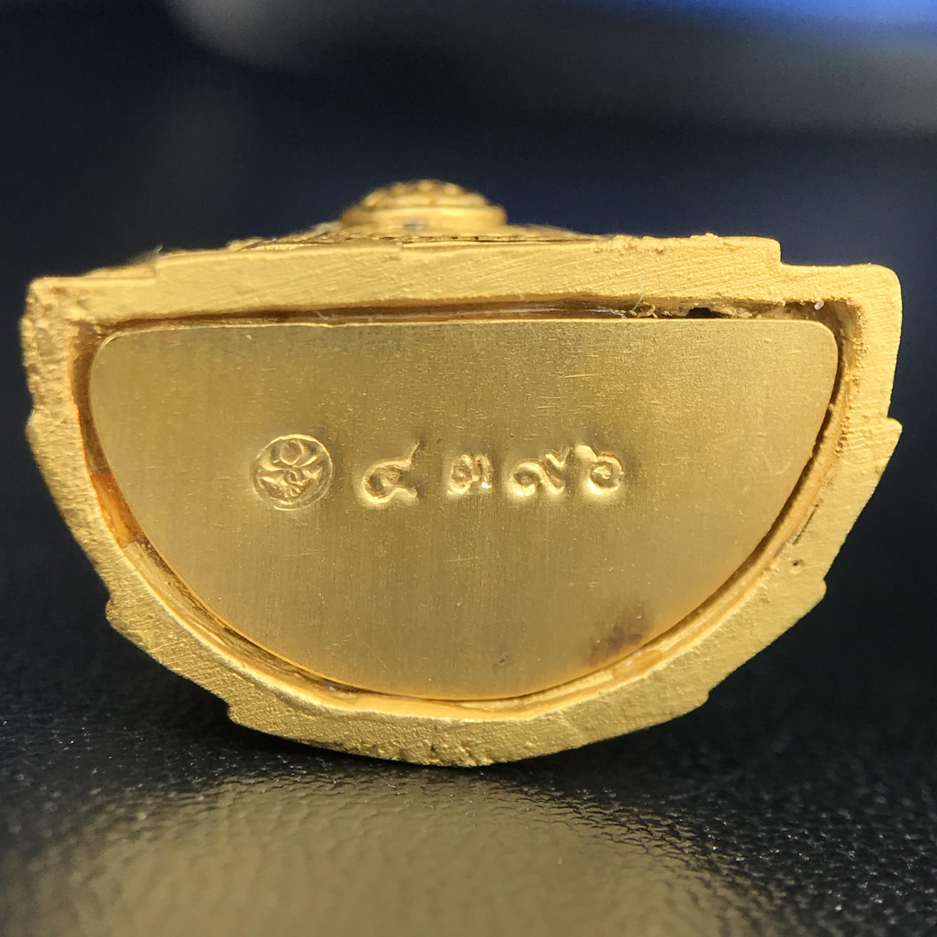 พระแก้วมรกต ภปร. จัดสร้างโดย รพ.ภูมิพลฯ ปี2547 ลอยองค์ขนาดหน้าตัก 1/2 นิ้ว เนื้อเรซิ่นหุ้มทองคำ99.99 งดงามทรงคุณค่าอีกหนึ่งรุ่นยอดนิยม หายาก