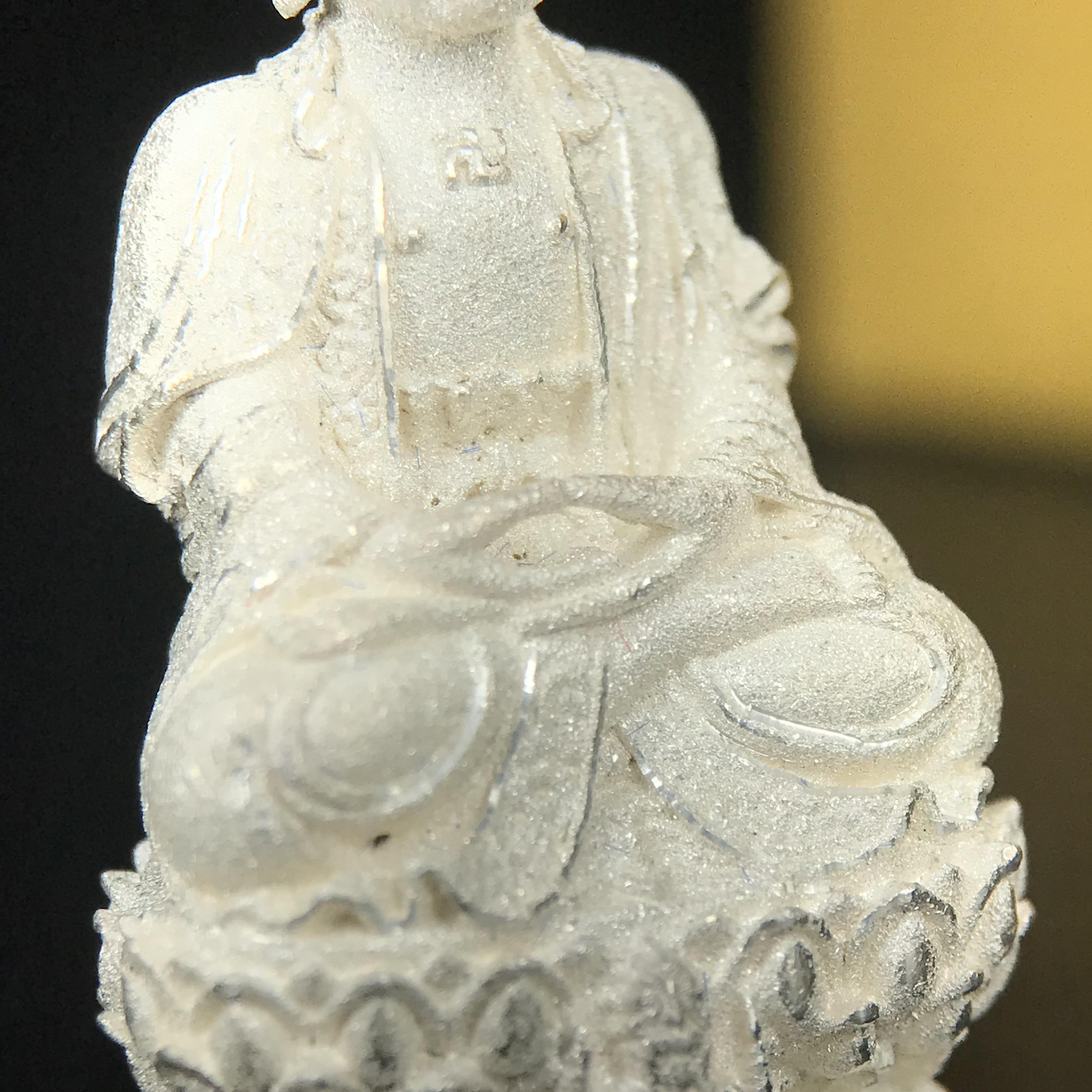 พระกริ่งจีน "ต้าเยิ่นถะ" ชุดกาญจนาภิเษกครองราชย์ 50 ปี วัดบวรนิเวศวิหาร ปี 2538 เนื้อเงินพ่นทรายขัดเงาบางส่วน 99.99% สูง 3.8 ซม. (คัดสภาพสวยเดิม พิธีใหญ่ พุทธศิลป์งดงาม) สภาพสวยเดิมพร้อมกล่องบรรจุเดิม ตอกโค๊ดหมายเลขกำกับ1 ใน 6001 องค์