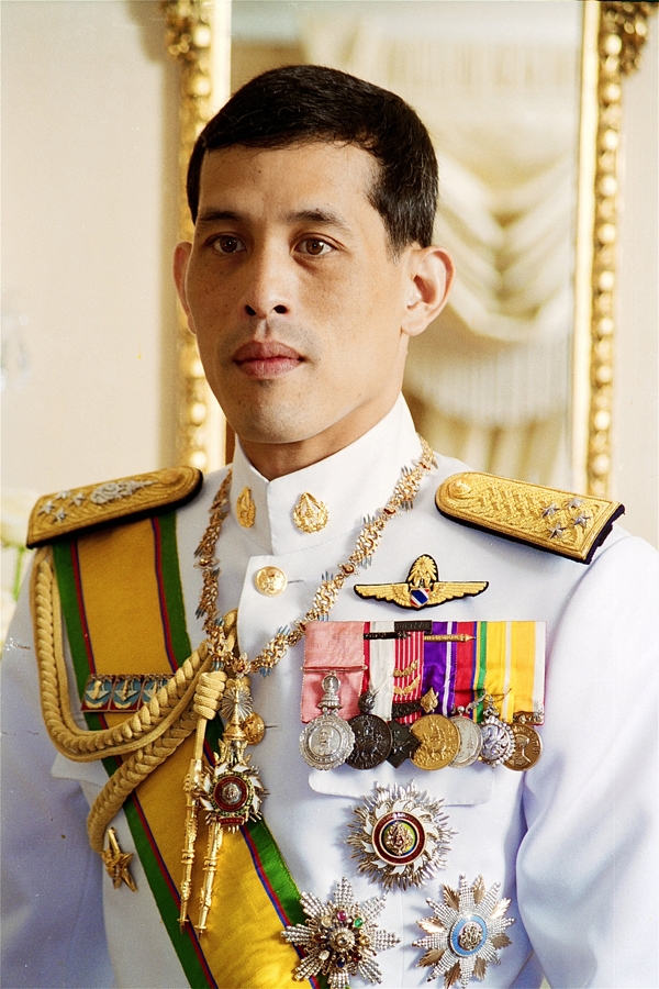 อุปกรณ์ดีไอวายครอสติสคริสตัลพระรูปบรมฉายาลักษณ์ในหลวงรัชกาลที่ 10