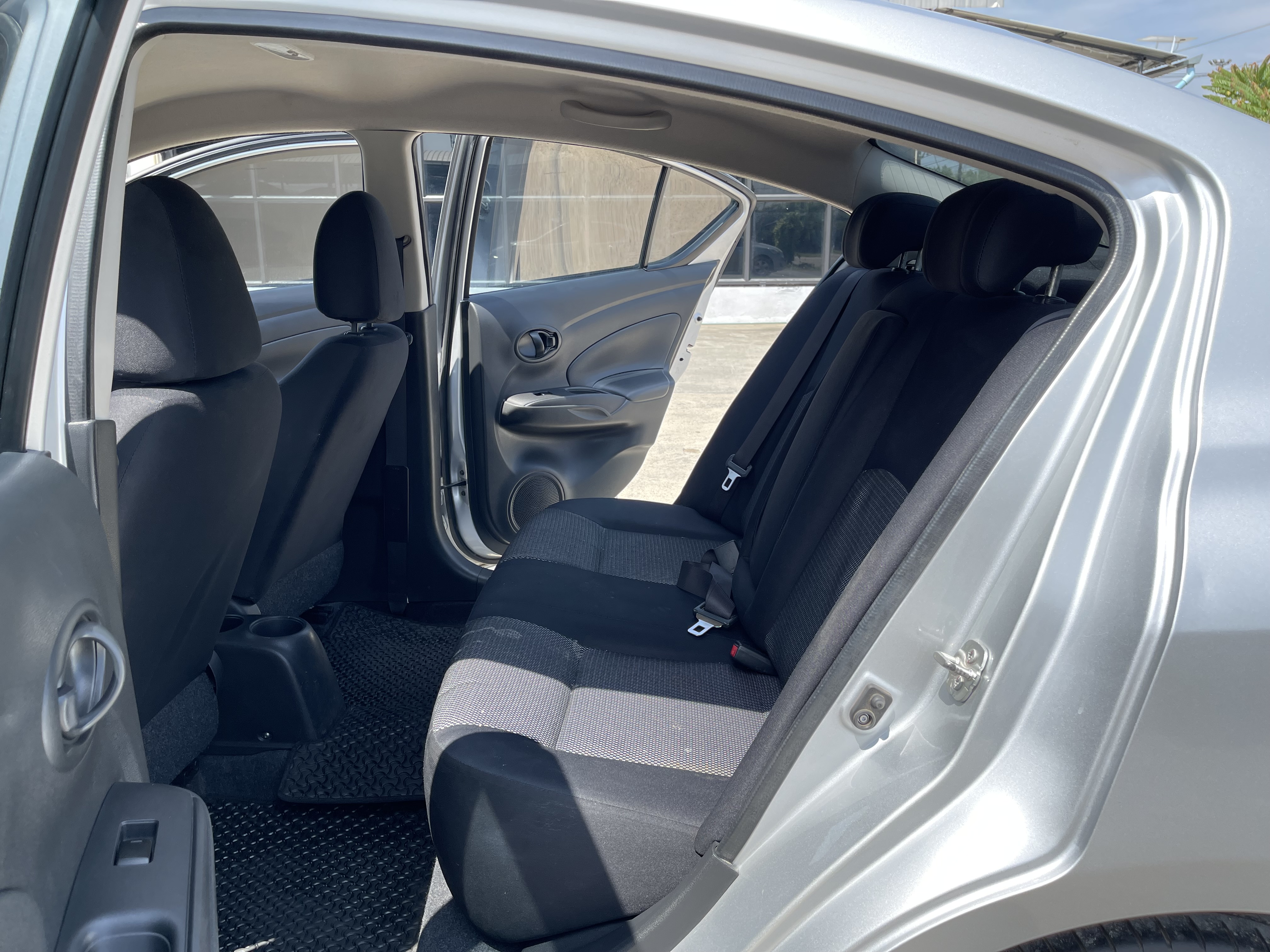 Nissan Almera 1.2 E Sportech 2018 เงิน