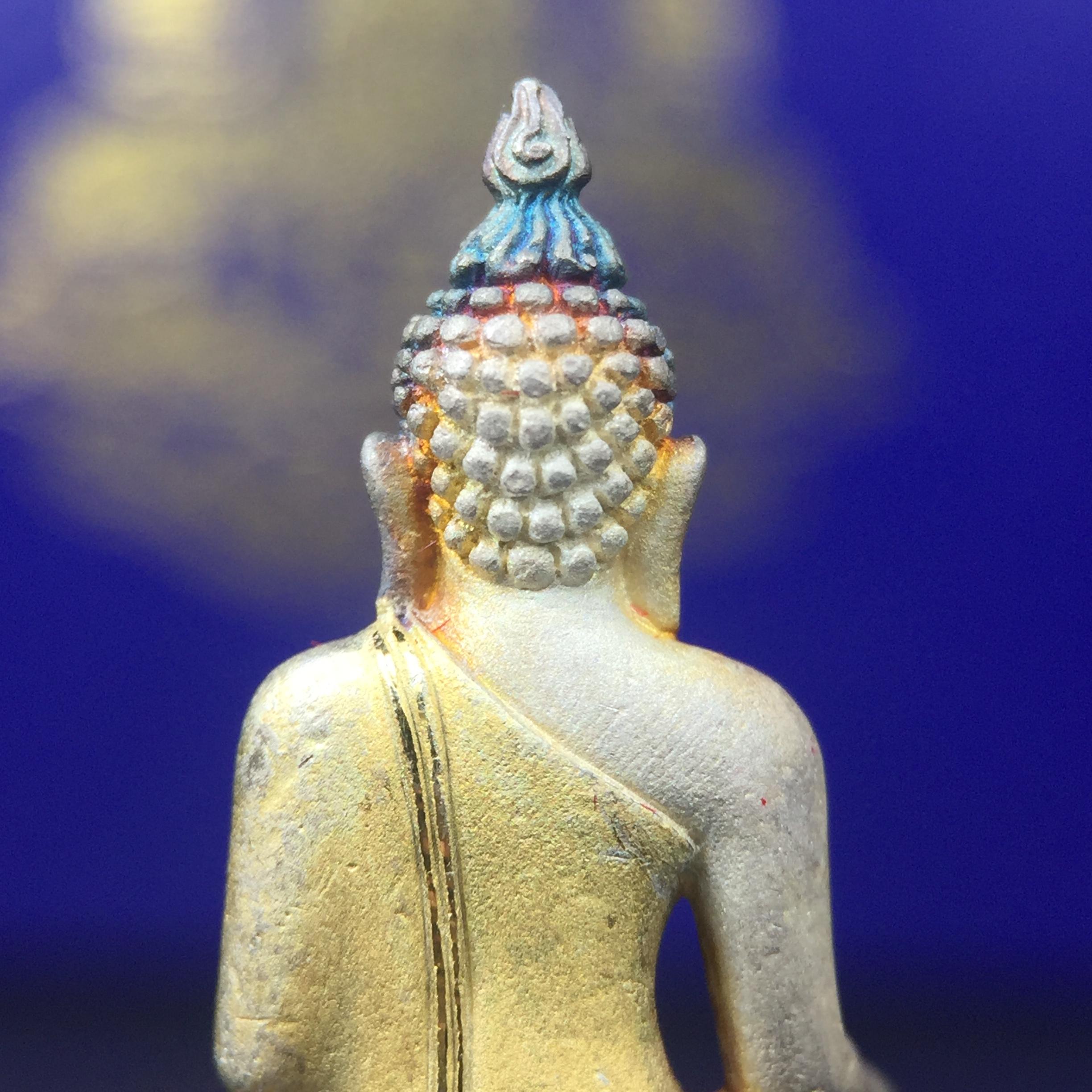 พระกริ่งไพรีพินาศ ครองสิริราชสมบัติครบ 50 ปี พ.ศ.2540 เนื้อเงินสามกษัตริย์ ผิวเดิมๆขึ้นสีรุ้งธรรมชาติแบบนิยม(สเน่ห์พระเนื้อเงินสีสันที่ธรรมชาติสรรค์สร้าง)พร้อมกล่องบรรจุเดิมครบ(เข้มขลังทรงอานุภาพยิ่งใหญ่ กำราบศัตรูพ่ายสิ้น พระไพรีพินาศ)(หายาก)1ใน539 องค์