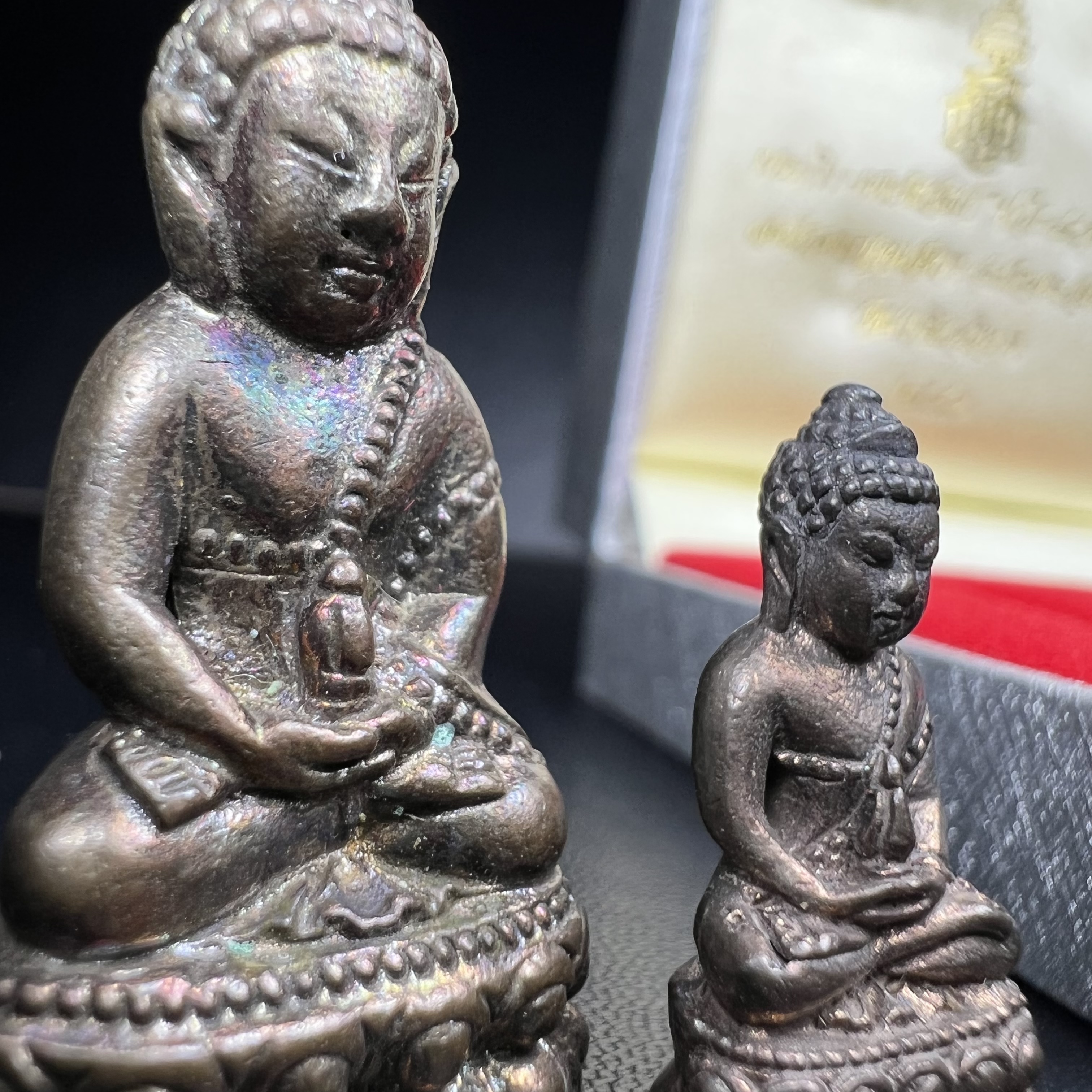 พระกริ่ง-พระชัยวัฒน์ ปวโร 84 พรรษา สมเด็จพระญาณสังวร สมเด็จพระสังฆราช วัดบวรนิเวศวิหาร ปี 2540 เนื้อนวโลหะ พร้อมกล่องบรรจุเดิมครบสมบูรณ์(ชุดหมายเลข 2281)