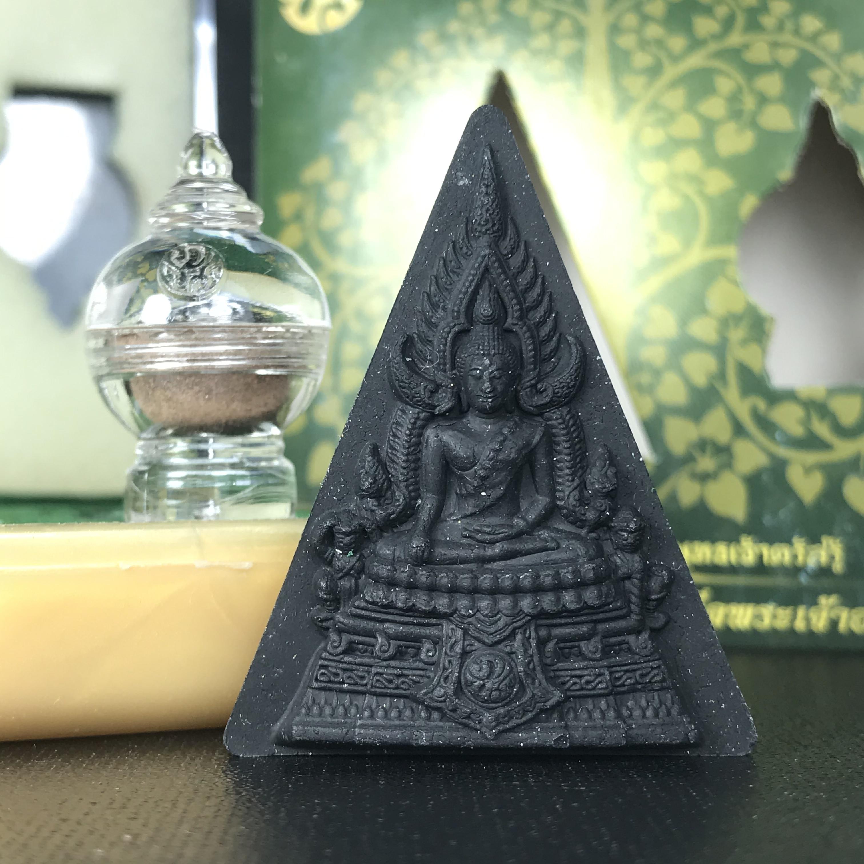 พระพุทธชินราช(จำลอง)ภปร. 84พรรษา เนื้อผง หลัง ภ.ป.ร. (พระราชทานมวลสาร จิตรลดาและเส้นพระเจ้า ร.9(เส้นผม))
