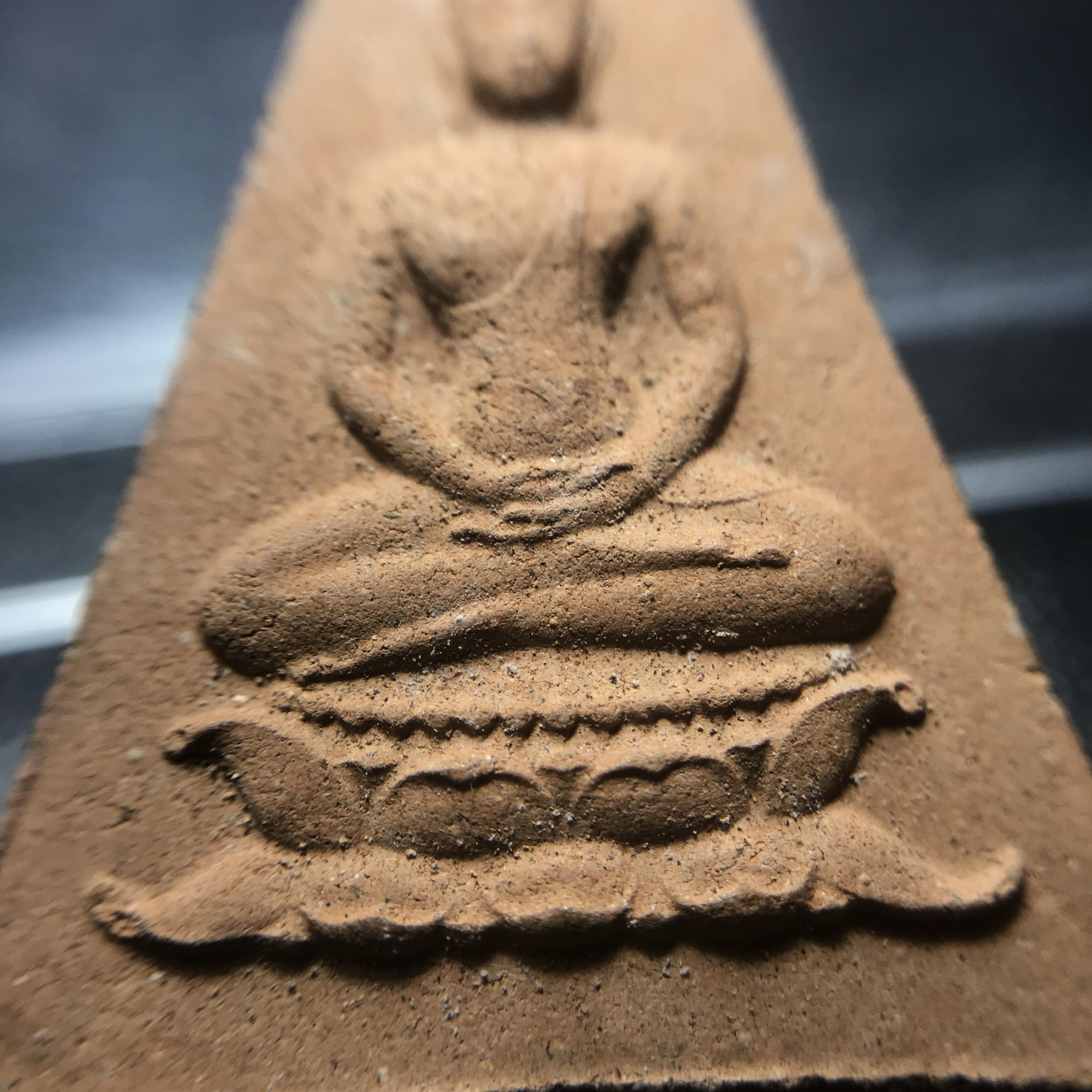 พระสมเด็จอุณาโลมทรงจิตรลดา ปี 2519 วัดบวรนิเวศวิหาร พิมพ์ใหญ่(สภาพคัดสวย)อีกหนึ่งวัตถุมงคลในหลวงที่ทรงคุณค่า