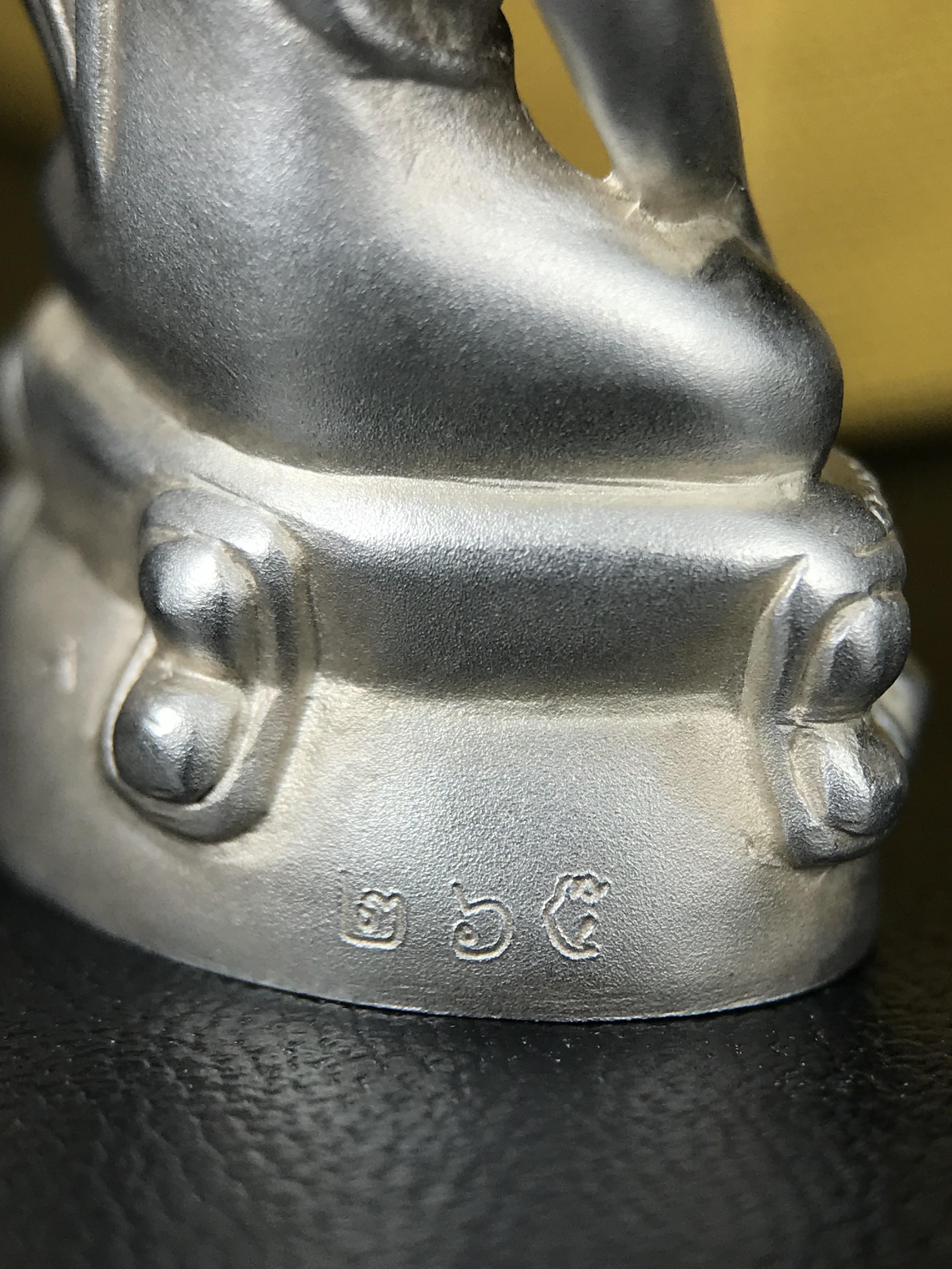 พระกริ่งสมเด็จญาณ วัดบวรนิเวศวิหาร เนื้อเงินบริสุทธิ์ 92.5% ตรากาญจนาภิเษกทองคำ(เนื้อทองคำแท้) พระราชทานแจกเมื่อ 3 ตุลาคม 2538 จัดสร้างในวโรกาส สมเด็จพระญาณสังวร สมเด็จพระสังฆราช ฉลองพระชนมายุครบ 82 พรรษา และฉลองครองราชสมบัติครบ 50 ปี รัชกาลที่ 9 (หายาก)