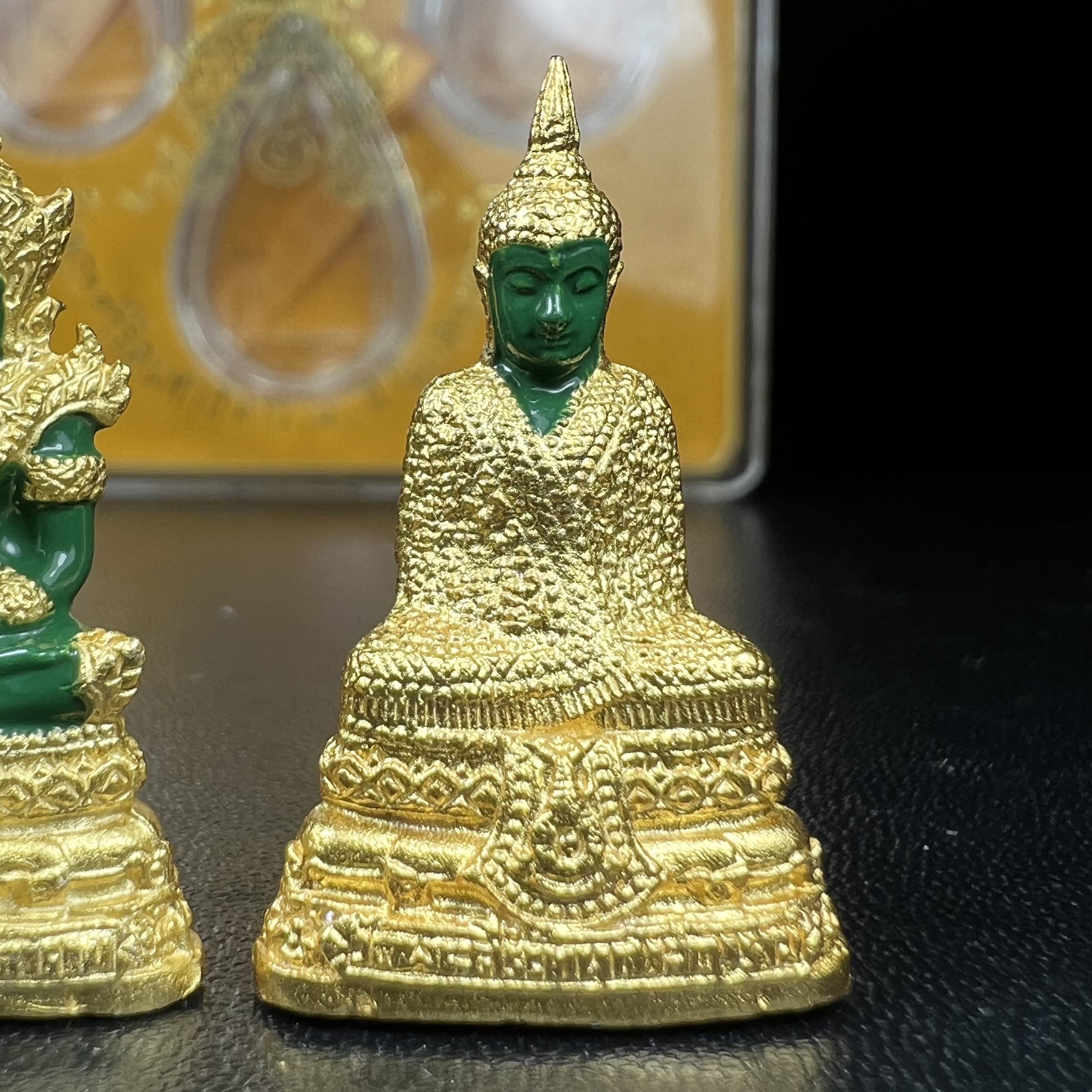 พระพุทธมหามณีรัตนปฏิมากร(พระแก้วมรกต) วัดพระศรีรัตนศาสดาราม สำนักพระราชวัง จัดสร้าง ชุด3 ฤดู ร้อน ฝน หนาว(บรรจุมวลสารใต้ฐาน)