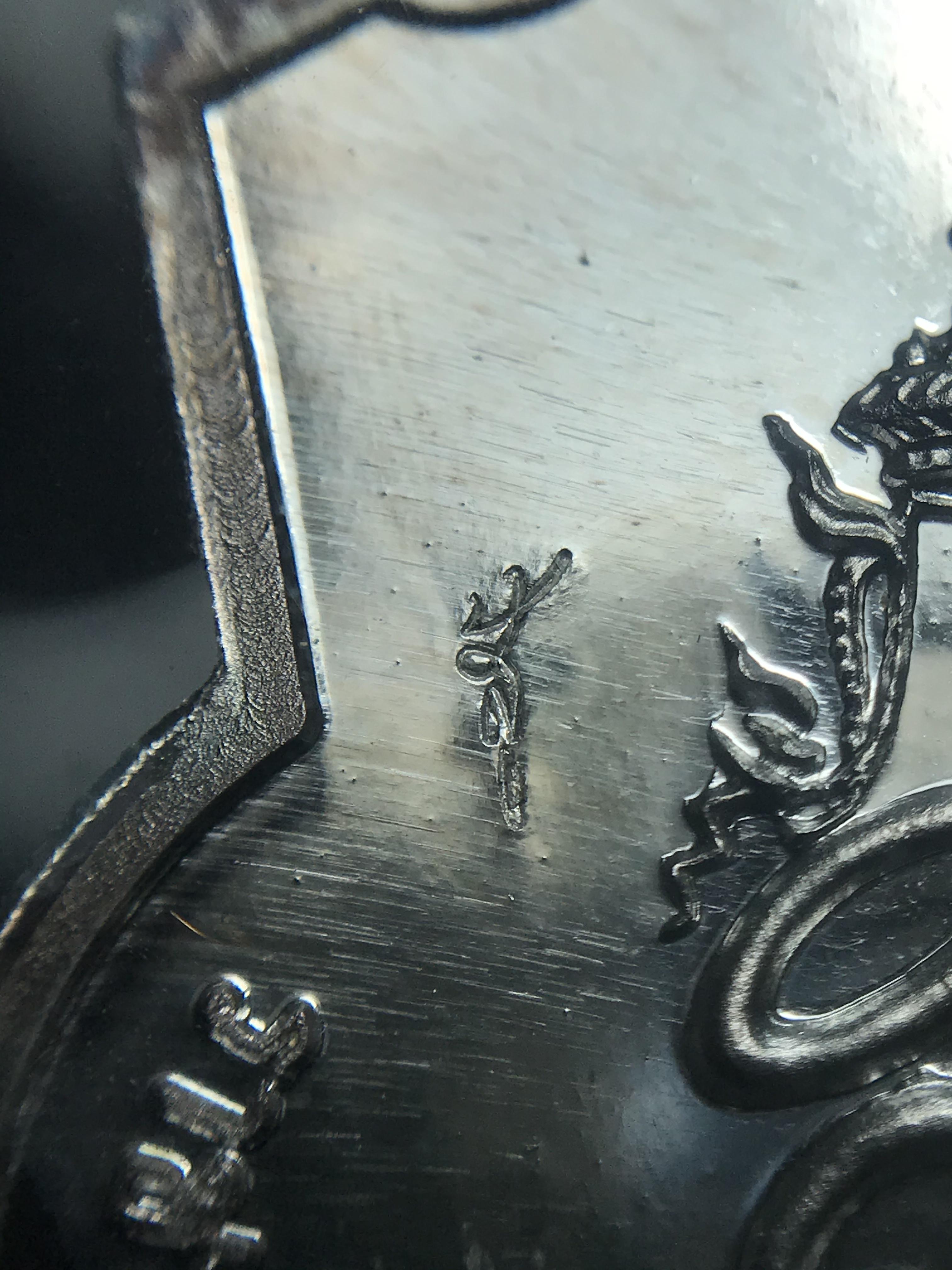 เหรียญสมเด็จพระนเรศวรมหาราช รุ่นสู้ หลัง สก. ปี2548 พิธีใหญ่ เนื้อเงิน(คงสภาพผิวเดิม พี้นผิวกระจก ซีนซองเดิม กล่องครบ)หายาก