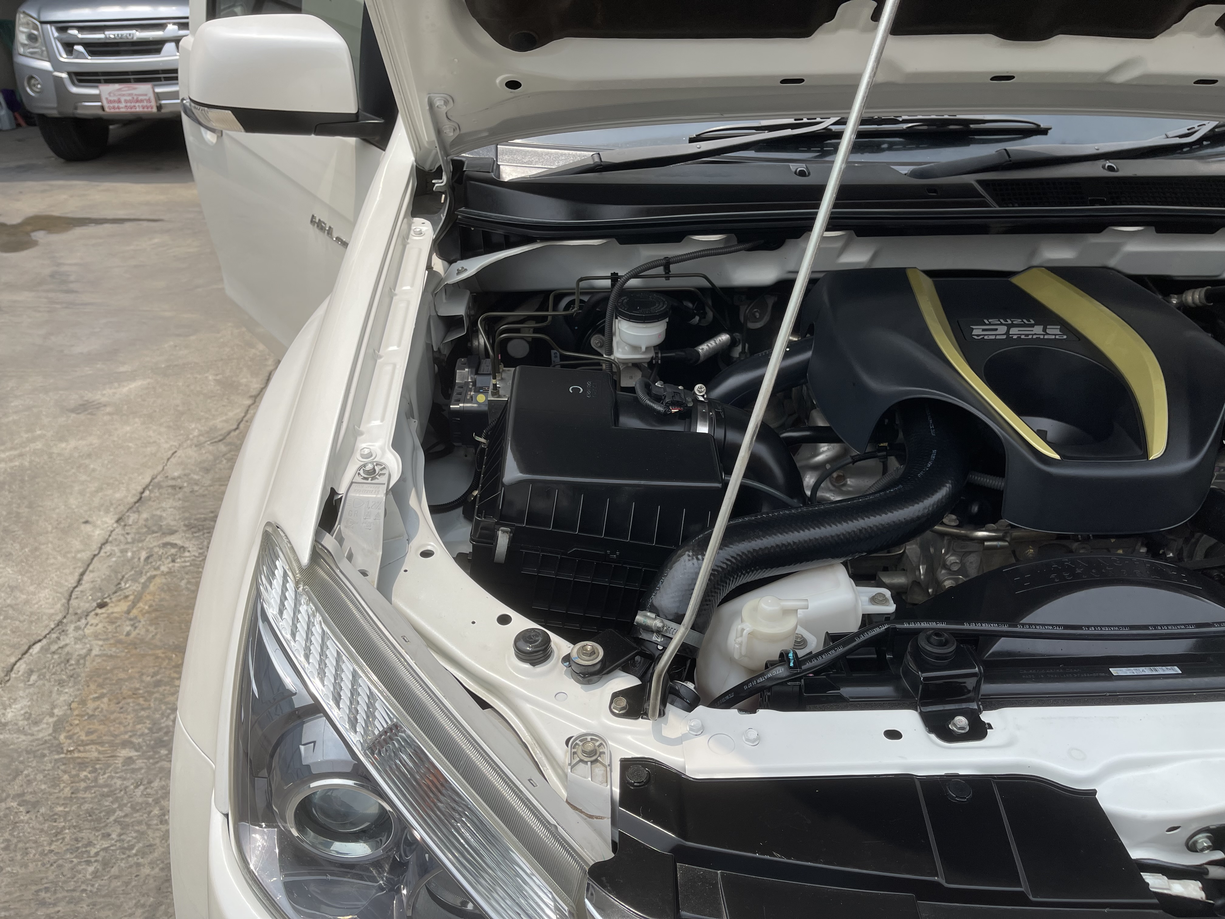 Isuzu Dmax All New 4ประตู Hilander 2.5 Vgs Z Dvd 2015 ขาวมุก