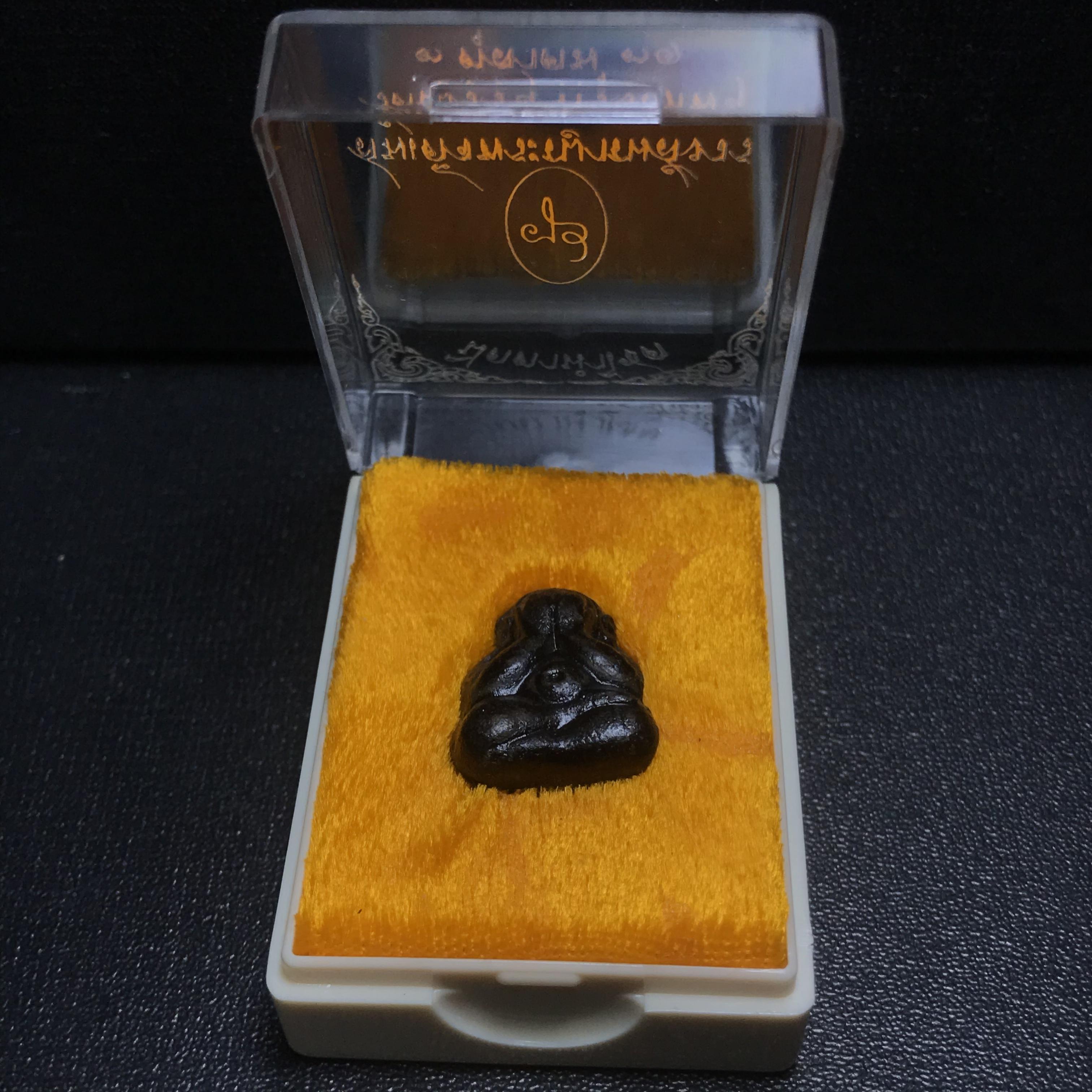 พระปิดตานำโชค สมเด็จพระญาณสังวร วัดบวรนิเวศวิหาร กรุงเทพ ปี2531(เจริญก้าวหน้า มีโชคลาภ การค้าเจริญรุ่งเรื่อง แคล้วคลาดปลอดภัย)