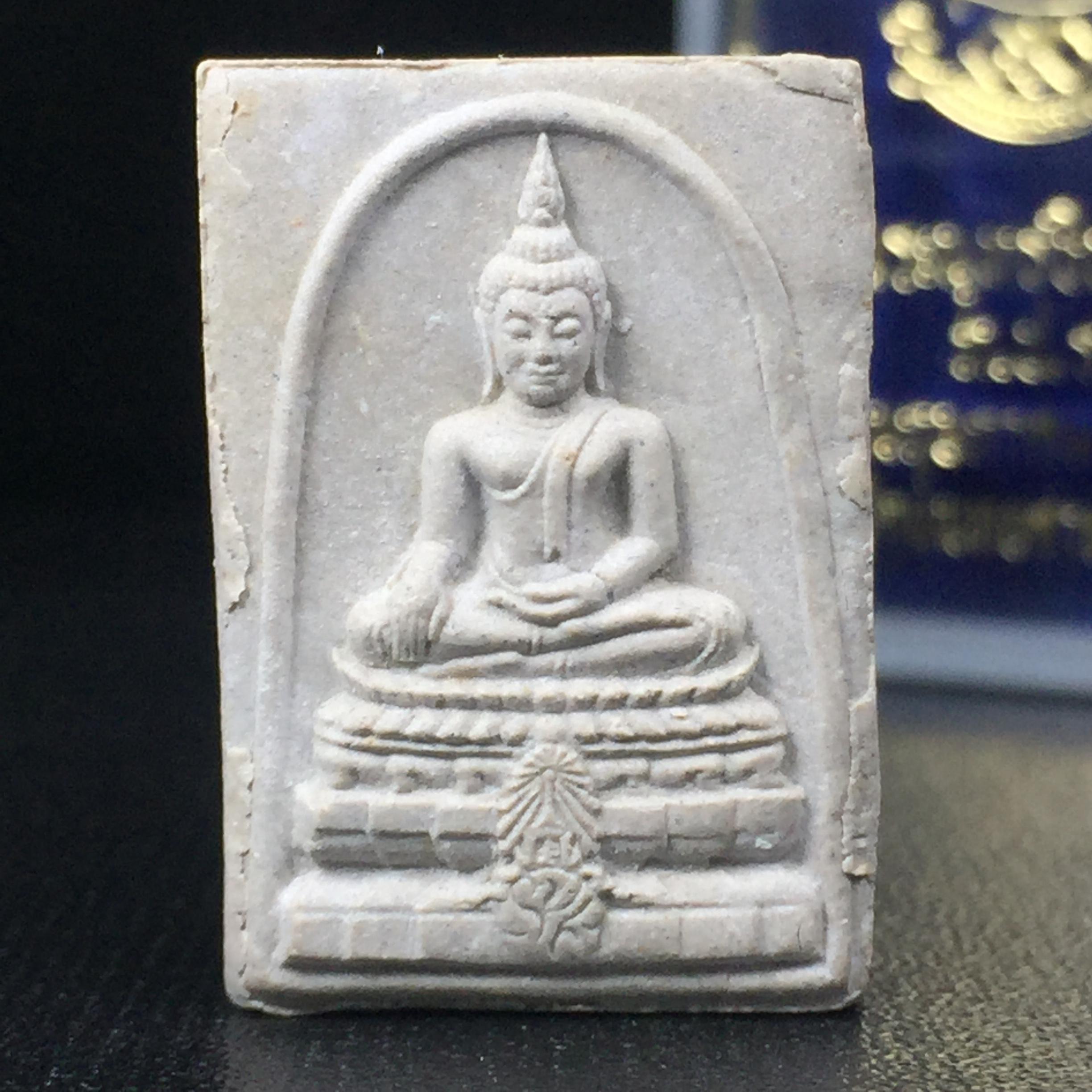 พระพุทธชินสีห์ ภปร. ทันโต เสฏโฐ ปี2533 พิมพ์เล็ก(หายาก) บรรจุพระทนต์ในหลวง รุ่นเดียวในประวัติศาสตร์ ****รุ่นนี้ขอแนะนำ****