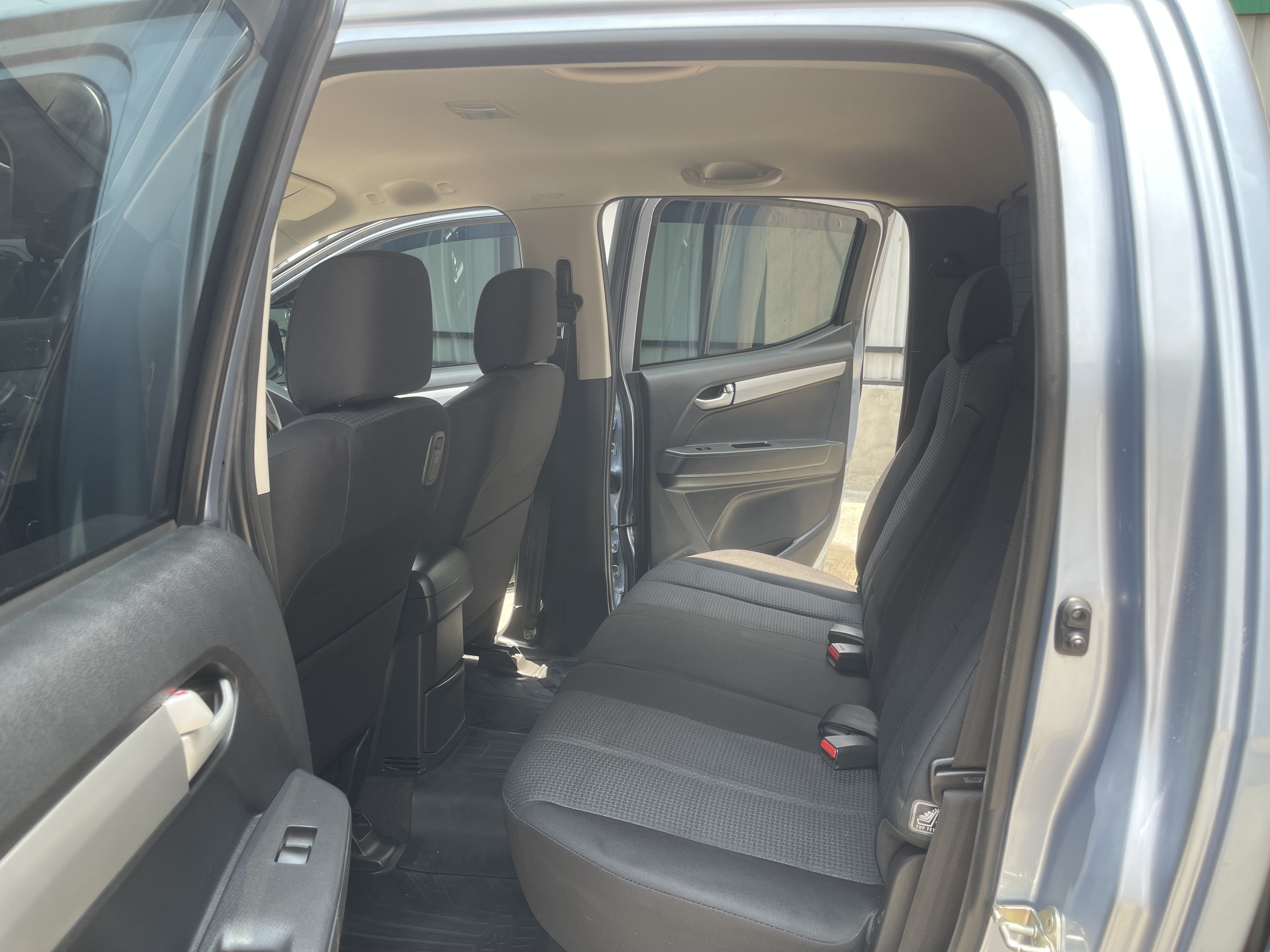 Isuzu Dmax All New 4ประตู Hilander 2.5 Vgs Z Dvd 2015 ฟ้า