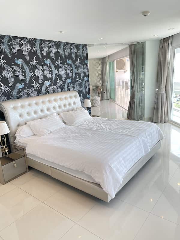 For Sales : Patong, Seaview Luxurious condo, 2 Bedrooms 2 Bathrooms 14th flr.