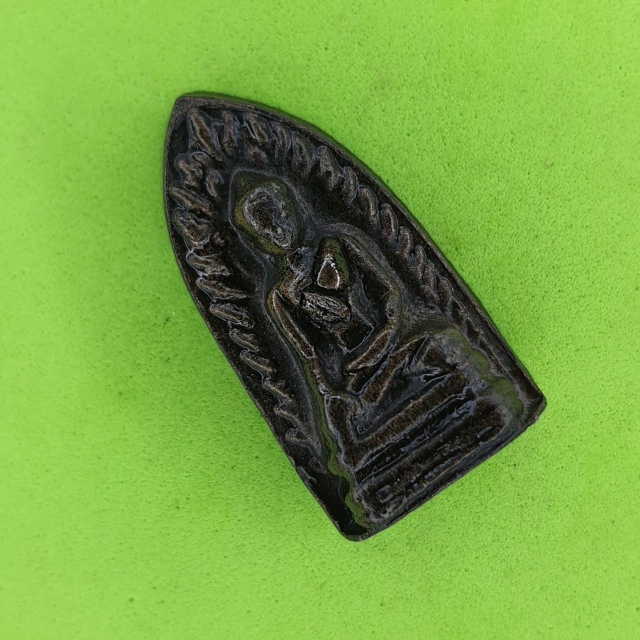 พระเครื่อง พระรอด รุ่น เมตตา คงกระพัน รวยทรัพย์ สีดำทำเก่า พระรอดแท้ พระเครื่องพระรอด พระรอดพิมพ์เล็ก พระรอดเนื้อผง พระรอดลำพูน พระแท้ จี้พระรอด พระรอดห้อยคอ