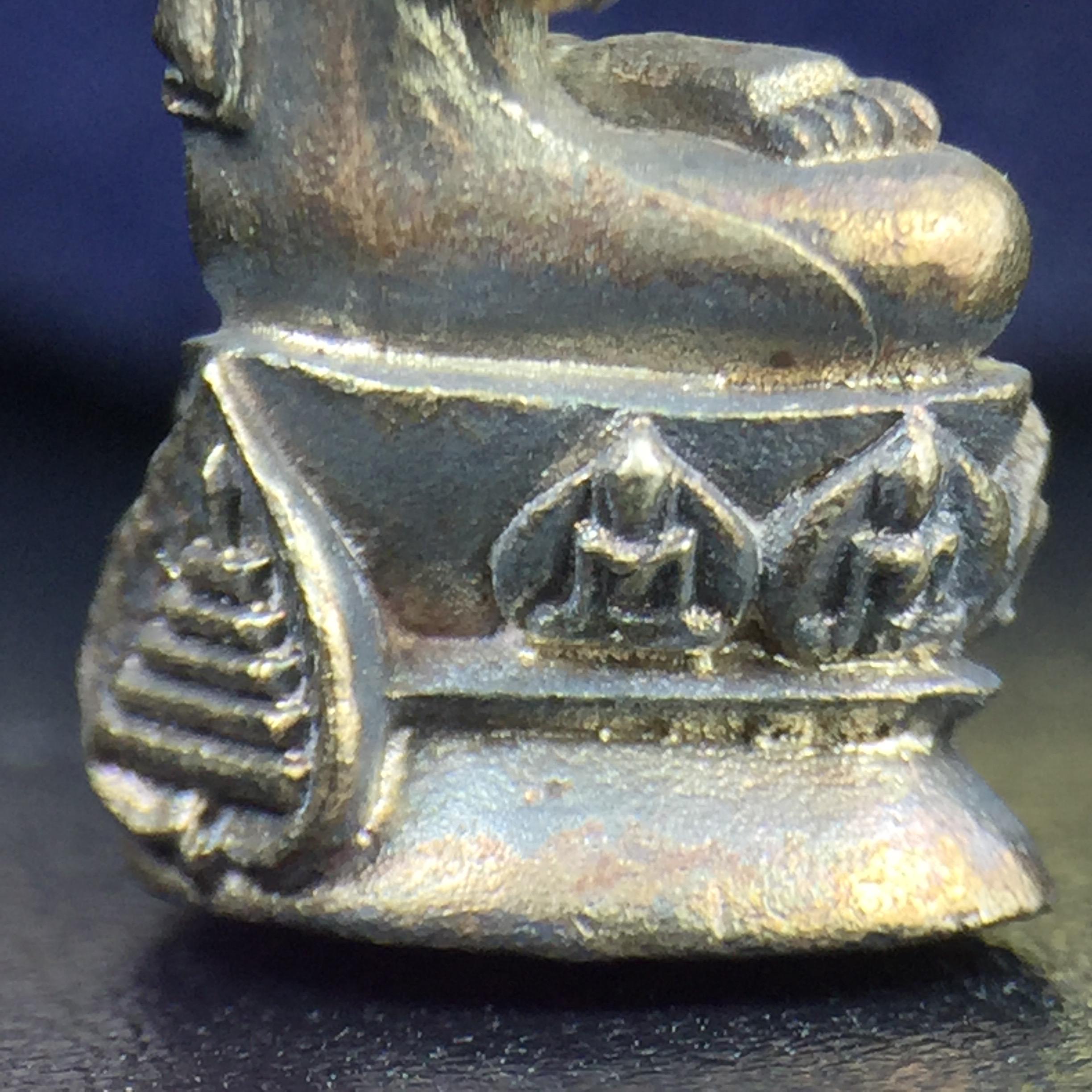 พระกริ่งปรมานุชิตชิโนรส วัดพระเชตุพนวิมลมังคลาราม(วัดโพธิ์) ปี2533 เนื้อเงิน ( ในหลวงรัชกาลที่9เสด็จเททอง)พิธีใหญ่ งดงามด้วยพุทธศิลป์เปี่ยมด้วยพุทธคุณ อีกหนึ่งรุ่นที่แนะนำสะสมบูชา