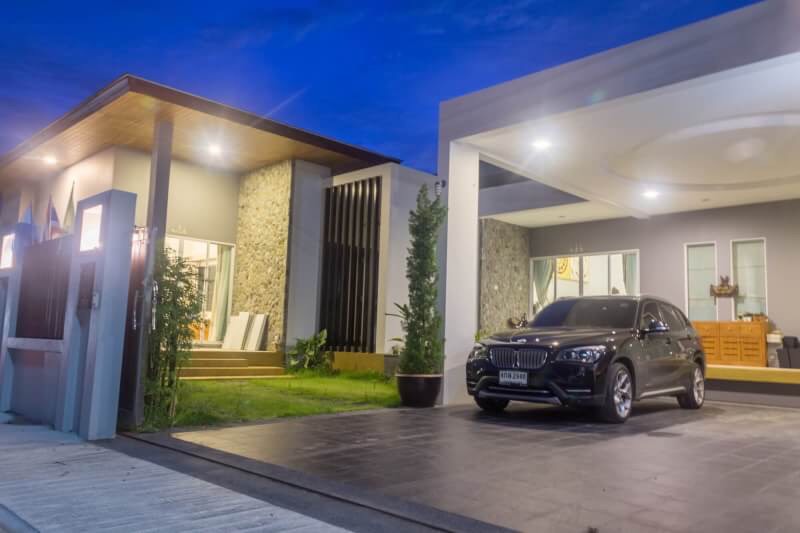 For Sales/Rent : 4 bed room private poool villa tropical modern style locate in Bandon-Cherntalay road.