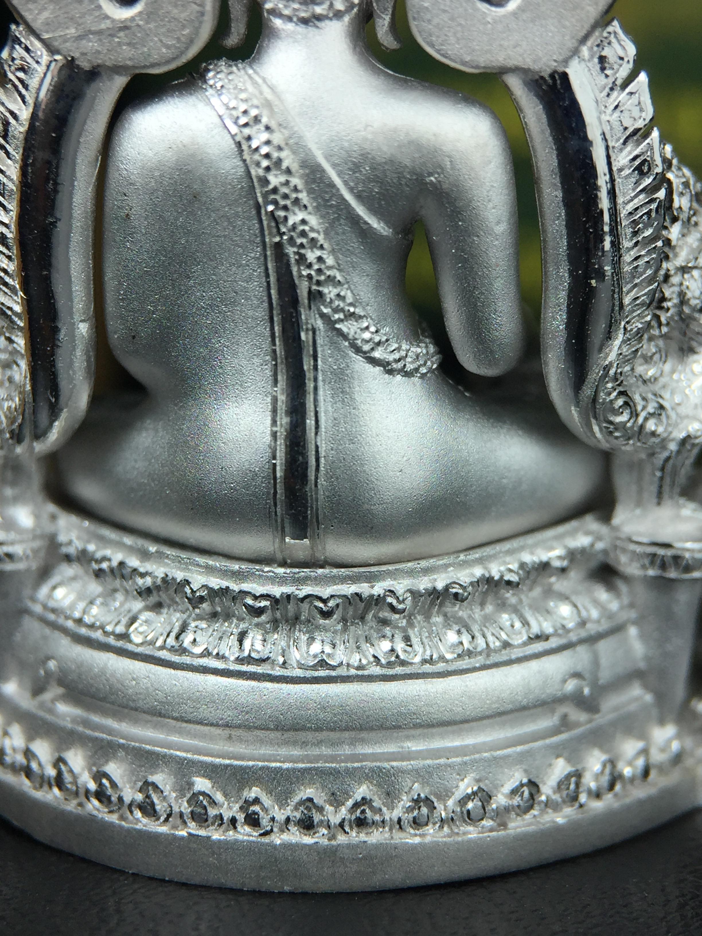 พระพุทธชินราช(จำลอง) ภปร. 84 พรรษา เนื้อเงินชุบทองคำขาว พิมพ์ใหญ่ขนาดหน้าตัก 3/4 นิ้ว(พระราชทานมวลสาร จิตรลดาและเส้นพระเจ้า(เส้นผม))รัชกาลที่9)พุทธศิลป์ทรงคุณค่าอีกหนึ่งรุ่นยอดนิยม(1ใน 3000 องค์)