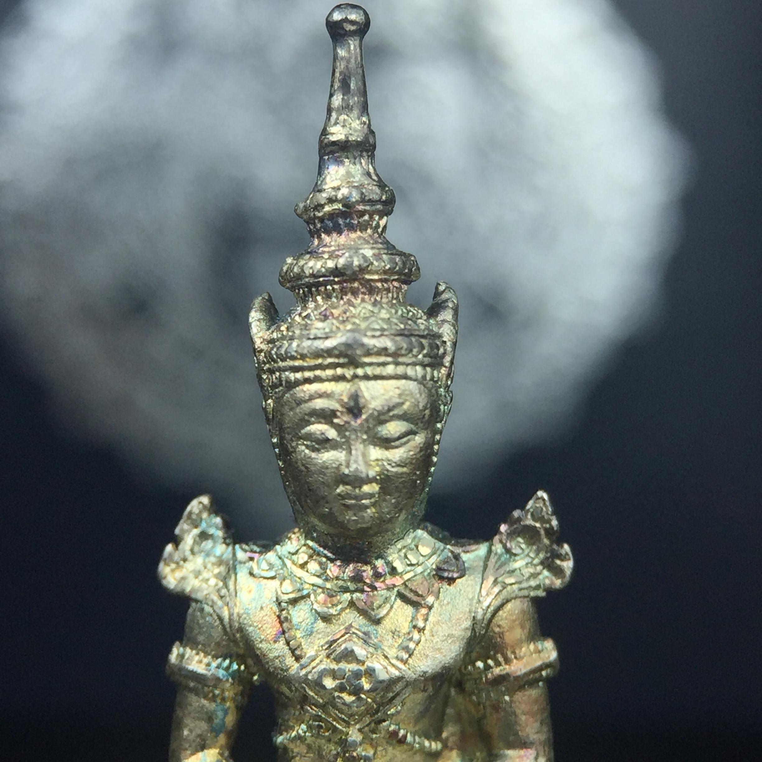 พระแก้วมรกต กรมสรรพสามิตจัดสร้างขึ้นเนื่องในโอกาสครบรอบ 64 ปีของกรมสรรพสามิต และเนื่องในวโรกาสที่พระบาทสมเด็จพระเจ้าอยู่หัวทรงครองราชย์ครบ50ปีเมื่อ พ.ศ.2539 เนื้อเงินทรายนวลขัดเงา(ผิวเดิมๆขึ้นสีรุ้งธรรมชาติสวย(สเน่ห์พระเนื้อเงินสีสันที่ธรรมชาติสรรค์สร้าง)