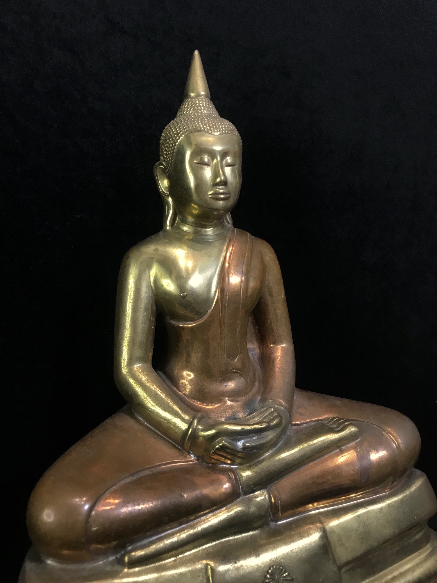 พระบูชาพระพุทธโสธร ภปร. รุ่นย้อนยุค ปี2539 กาญจนาภิเษกครองราชสมบัติครบ 50ปี หน้าตัก9นิ้ว เนื้อสามกษัตริย์ หมายเลข01344