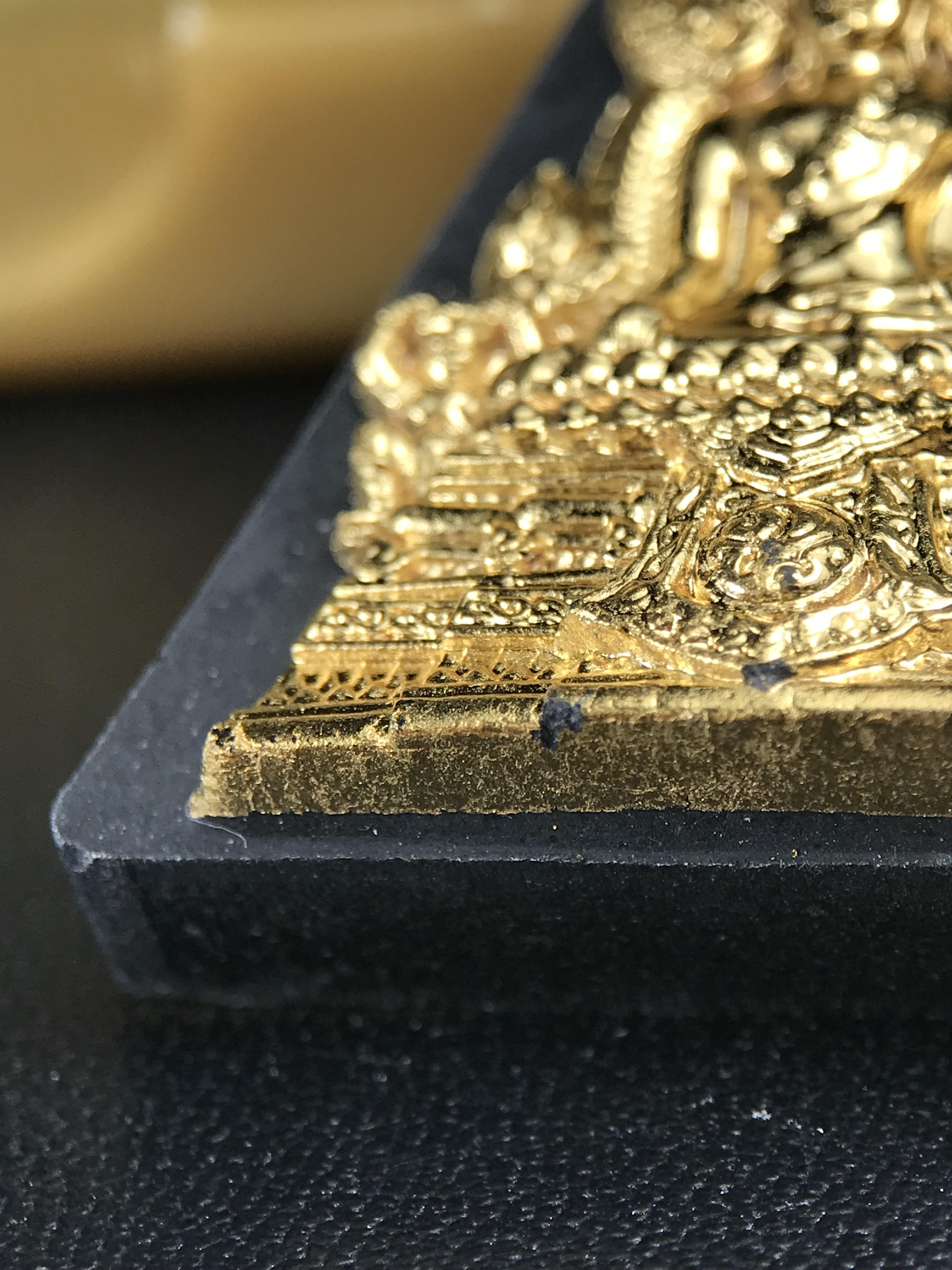 พระพุทธชินราช ภปร. 84พรรษา เนื้อผงปิดทองด้านหน้า หลัง ภ.ป.ร. เนื้อทองคำ(2.6 กรัม) (พระราชทานมวลสาร จิตรลดาและเส้นพระเจ้า(เส้นผม)ในหลวงรัชกาลที่9)พุทธศิลป์ทรงคุณค่าอีกหนึ่งรุ่นยอดนิยม(องค์หมายเลข ๑๑๐๙)1 ใน 3000 องค์ หายาก