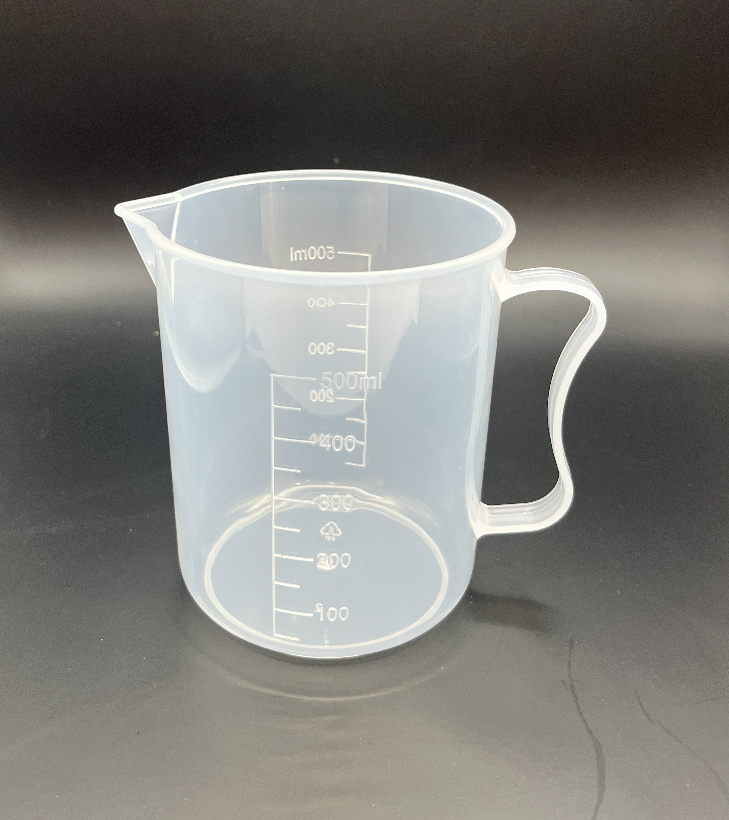 บีกเกอร์พลาสติก , กระบอกตวงพลาสติกมีหูจับ Beaker with handle ความจุ 500ml/1000ml/2000ml/3000ml/5000ml (ขายต่อชิ้น)