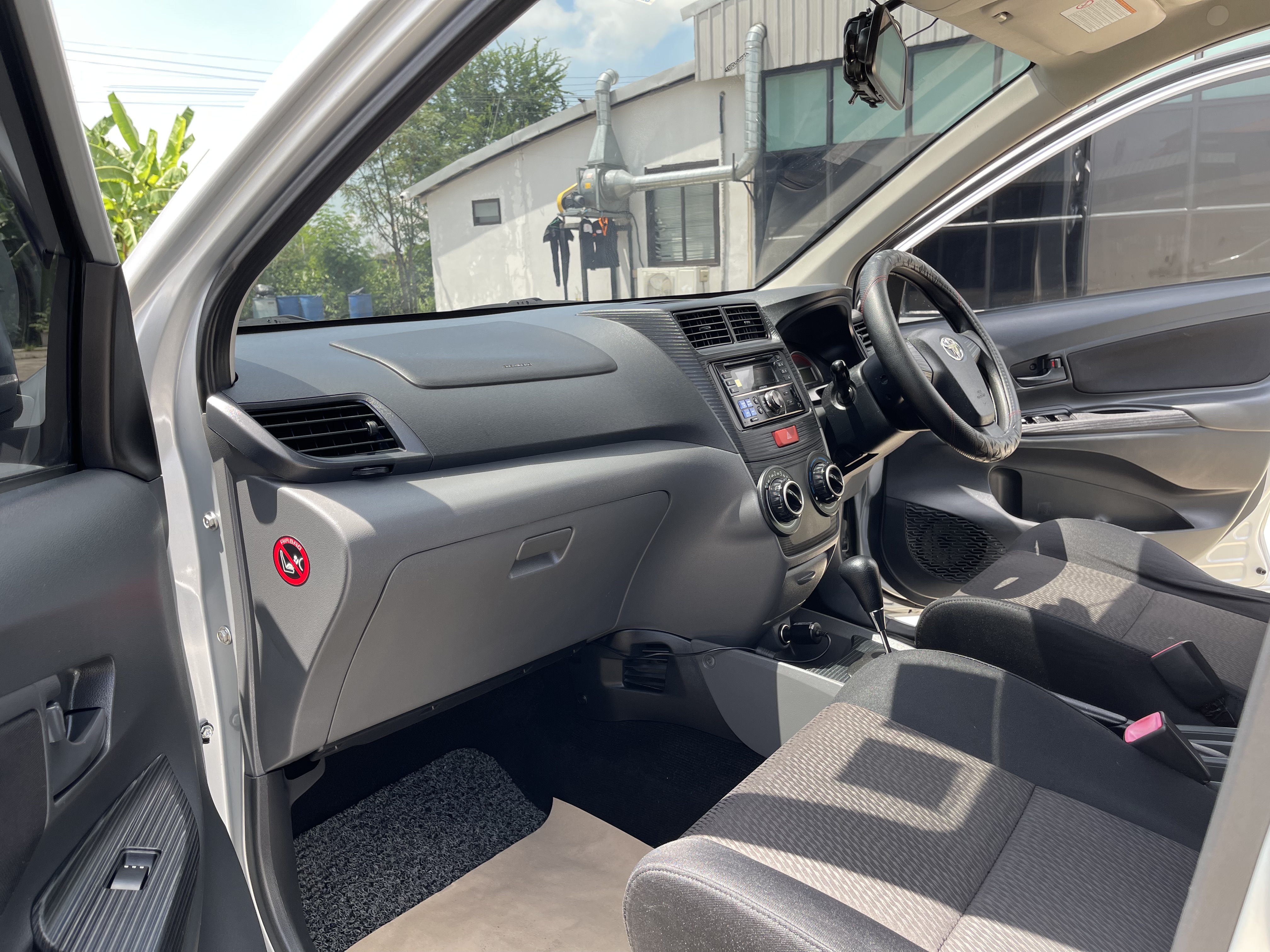 Toyota Avanza 1.5 G At 2015 เงิน