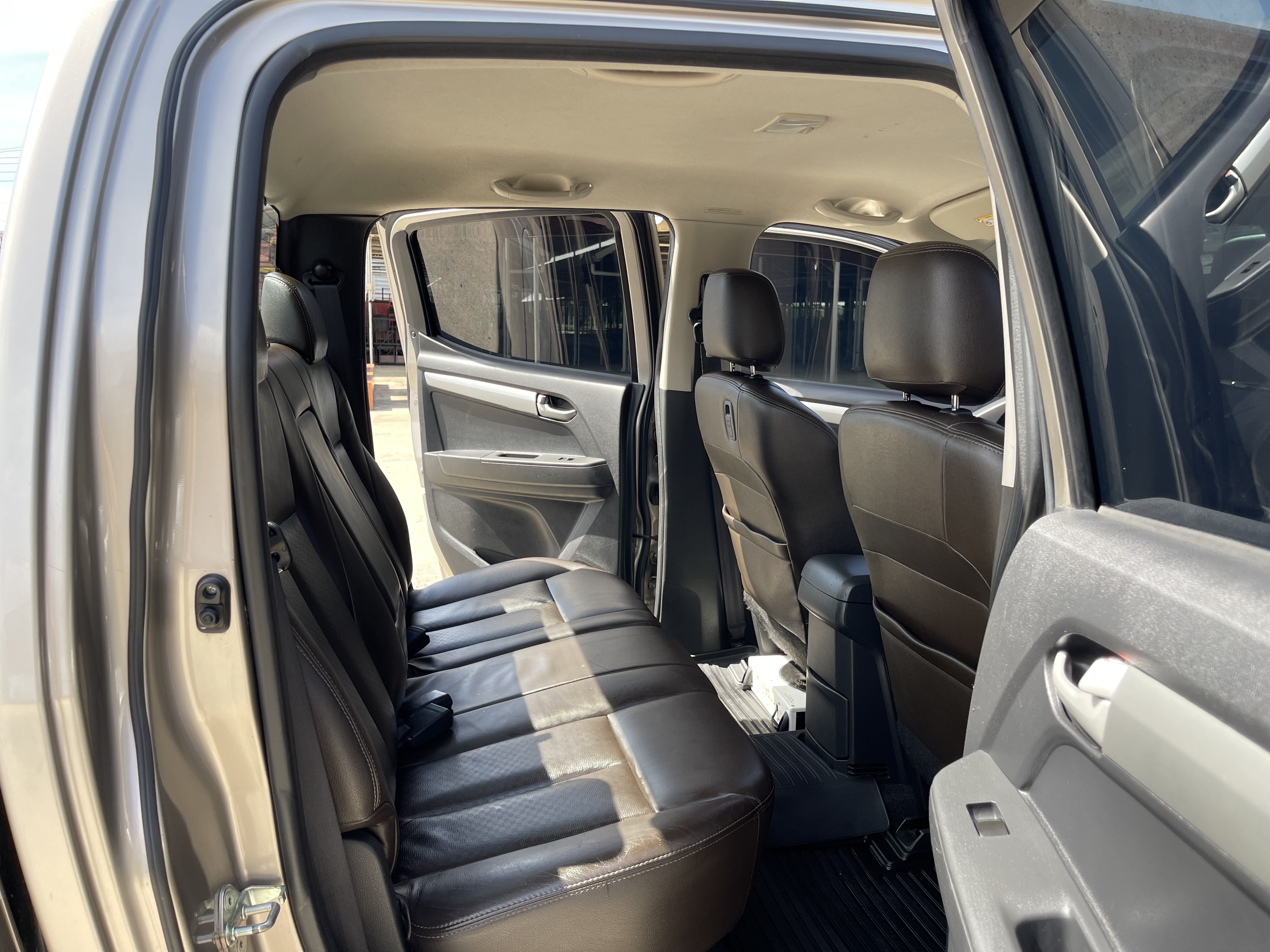 Isuzu Dmax All New 4ประตู Hilander 3.0 Vgs Z Prestige Navi 2012 น้ำตาล