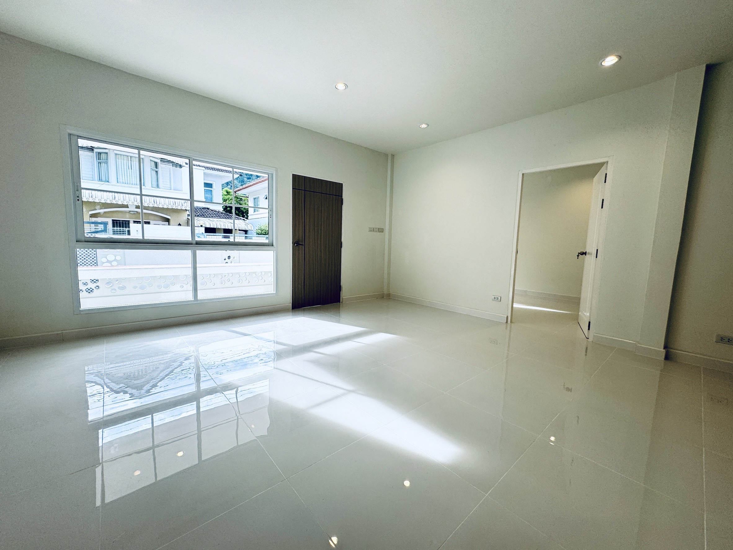 For Sale : Bypass, One-story semi-detached house, 3 Bedrooms 2 Bathrooms