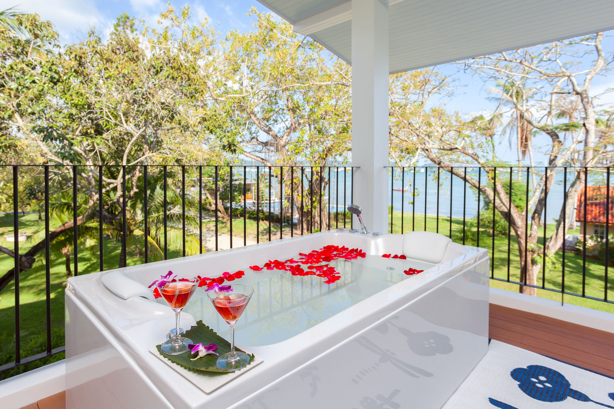 For Rent : Rawai, Seafront Penthouse with Jacuzzi, 2 Bedroom 2.5 Bathroom