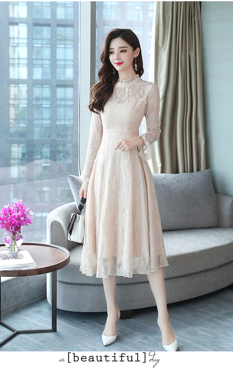 ชุดเดรสผ้าลูกไม้สีครีม คอสูง แขนยาว กระโปรงทรงเอบาน สวยหวานดูดี