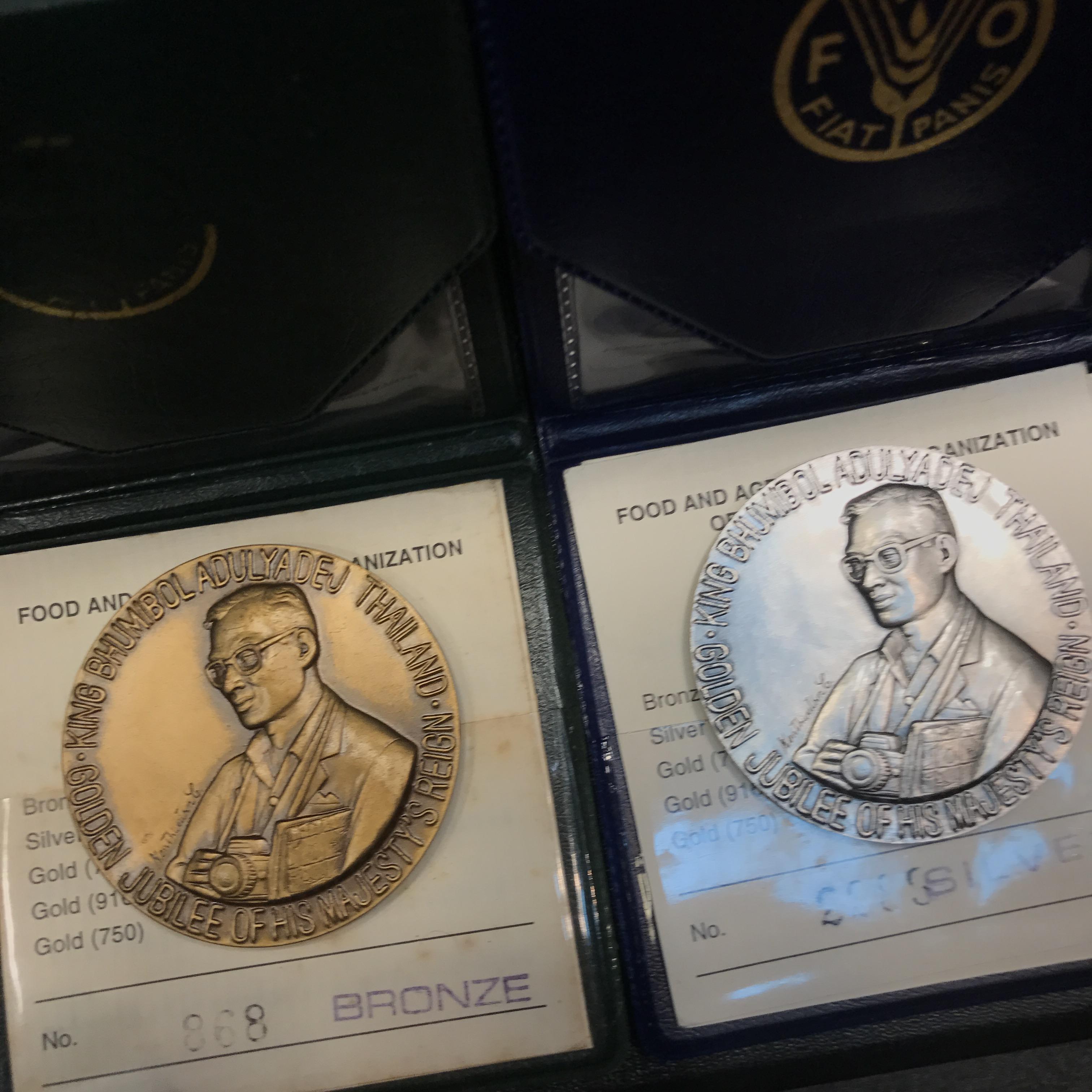 เหรียญอะกริคอลา FAO ปี 2539 เนื้อบรอนซ์+เนื้อเงิน ขนาด 5 ซม. (ซองหนังบรรจุเดิมใบรับรองครบ)