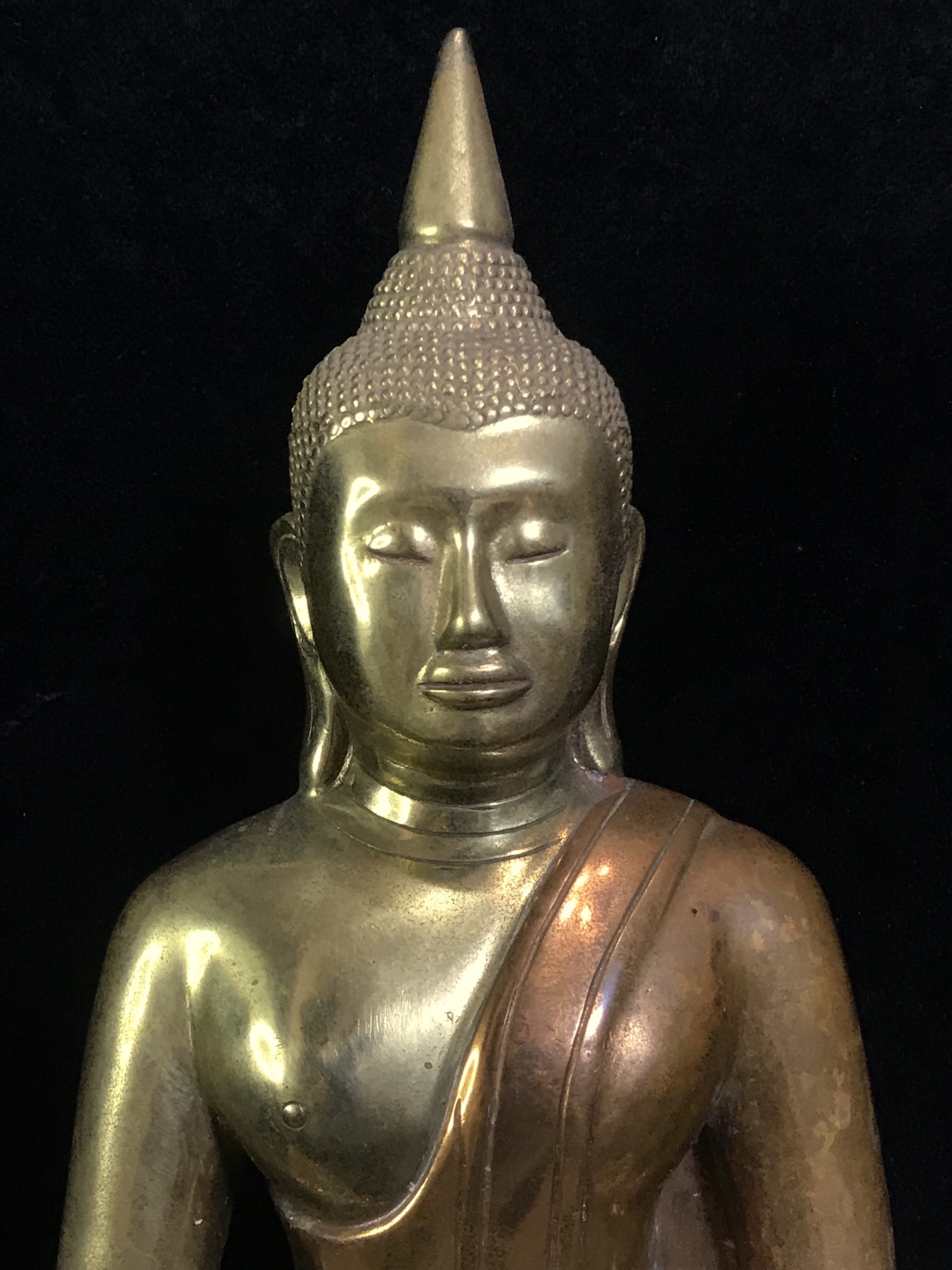 พระบูชาพระพุทธโสธร ภปร. รุ่นย้อนยุค ปี2539 กาญจนาภิเษกครองราชสมบัติครบ 50ปี หน้าตัก9นิ้ว เนื้อสามกษัตริย์ หมายเลข01344