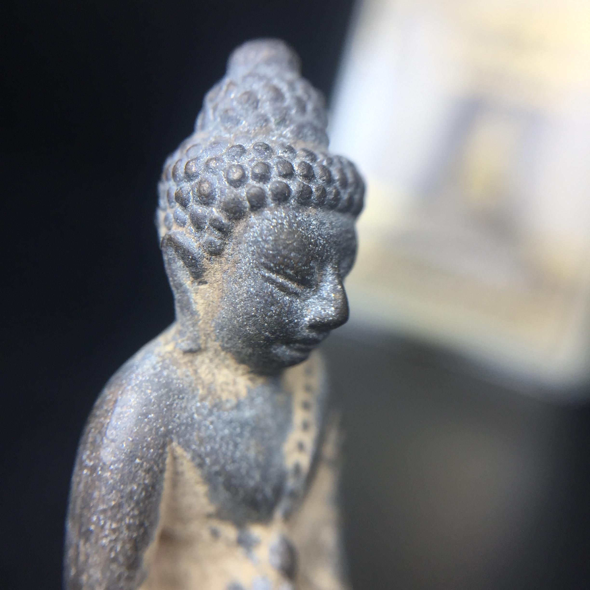 พระกริ่งชินบัญชรฉลองพระชันษา 100 ปี สมเด็จพระญาณสังวร วัดบวรนิเวศวิหาร ปี 2556 เนื้อนวโลหะผสมทองคำก้นทองแดง พิธีใหญ่ มวลสารเด่น นิยม(1 ใน 2556 องค์)