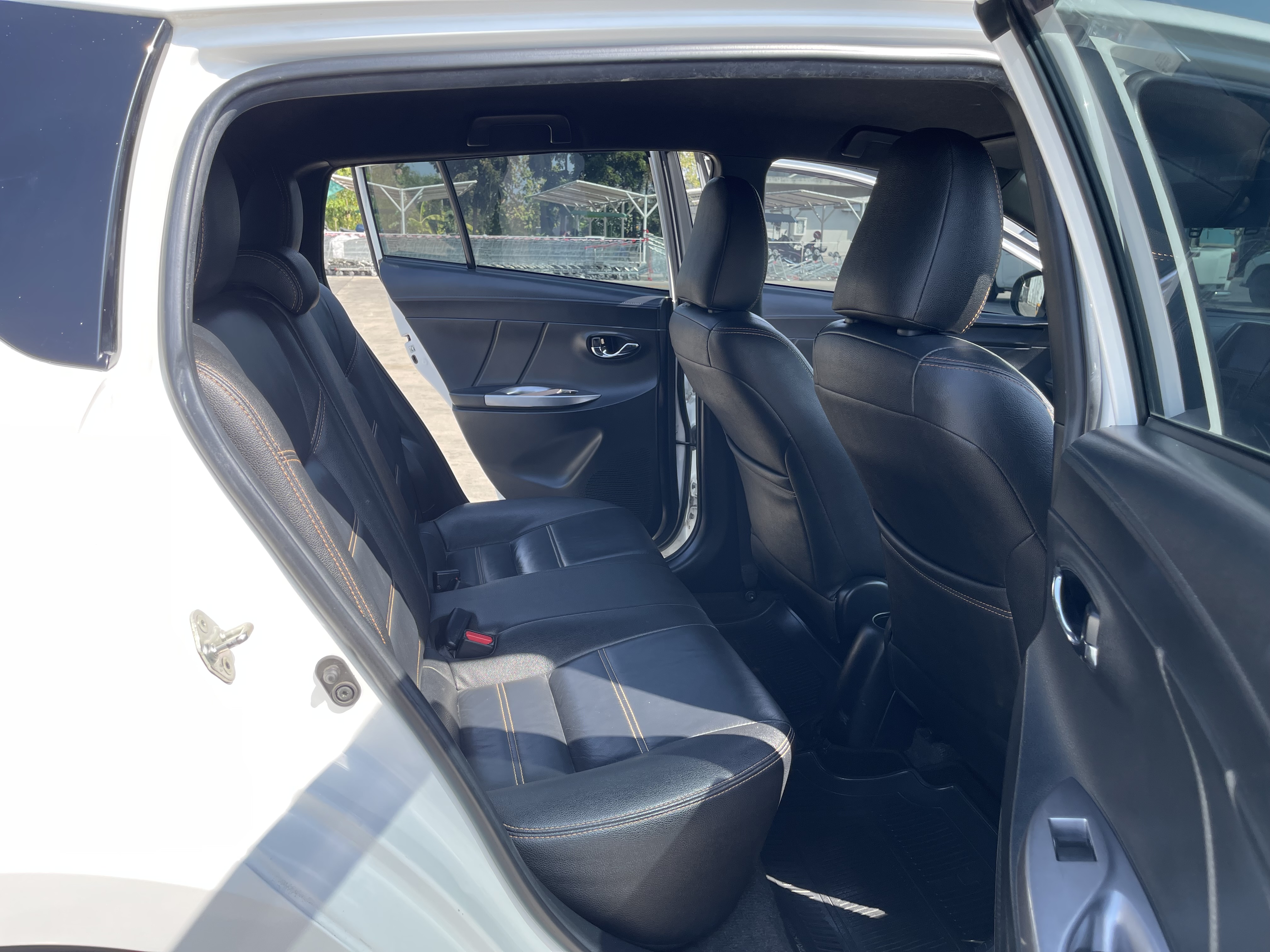 Toyota Yaris 1.2 G At 2015 ขาว